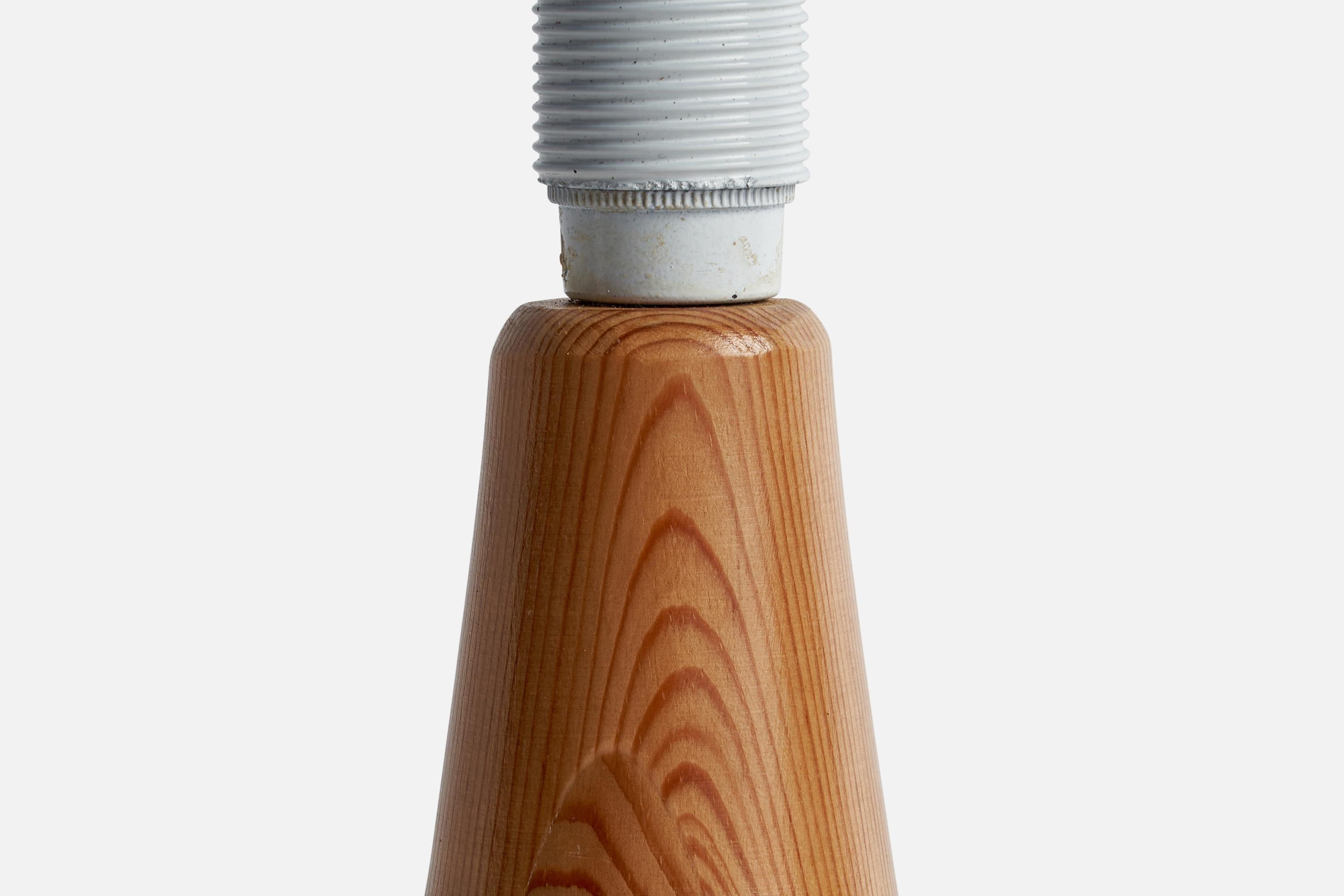 Swedish Designer, Table Lamp, Pine, Sweden, 1970s In Good Condition For Sale In High Point, NC
