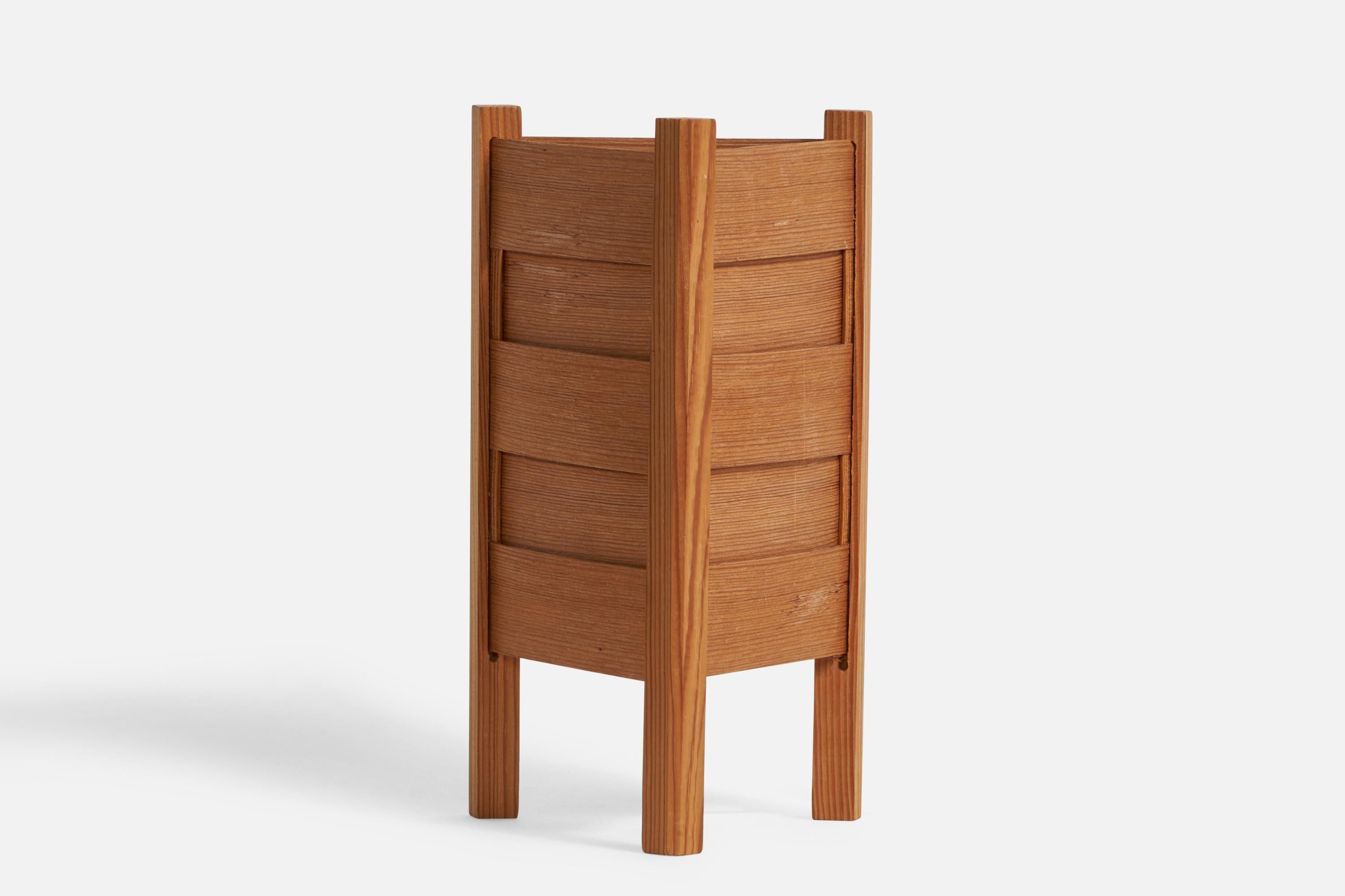 Swedish Designer, Table Lamp, Pine, Sweden, 1970s In Good Condition For Sale In High Point, NC