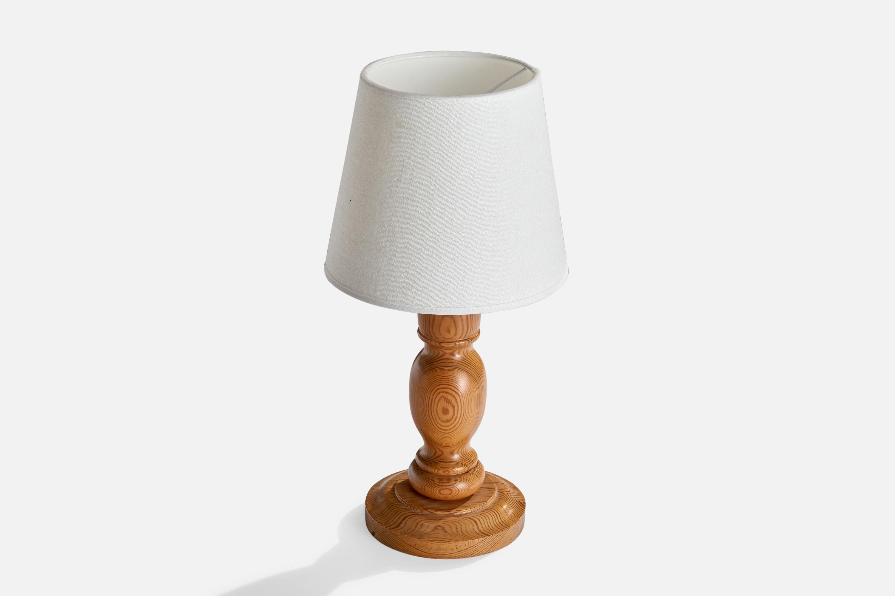 Swedish Designer, Table Lamp, Pine, Sweden, 1970s In Good Condition For Sale In High Point, NC