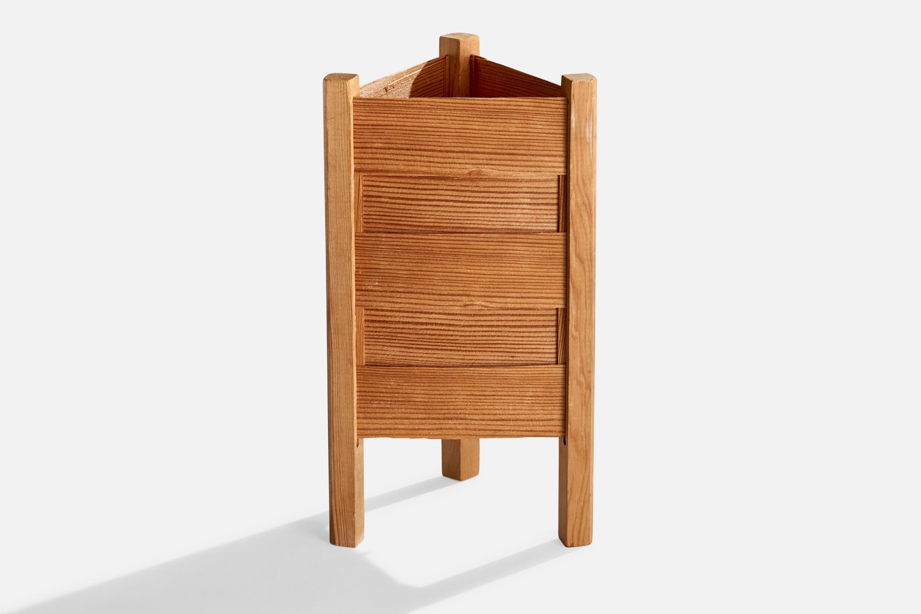 Swedish Designer, Table Lamp, Pine, Sweden, 1970s In Fair Condition For Sale In High Point, NC