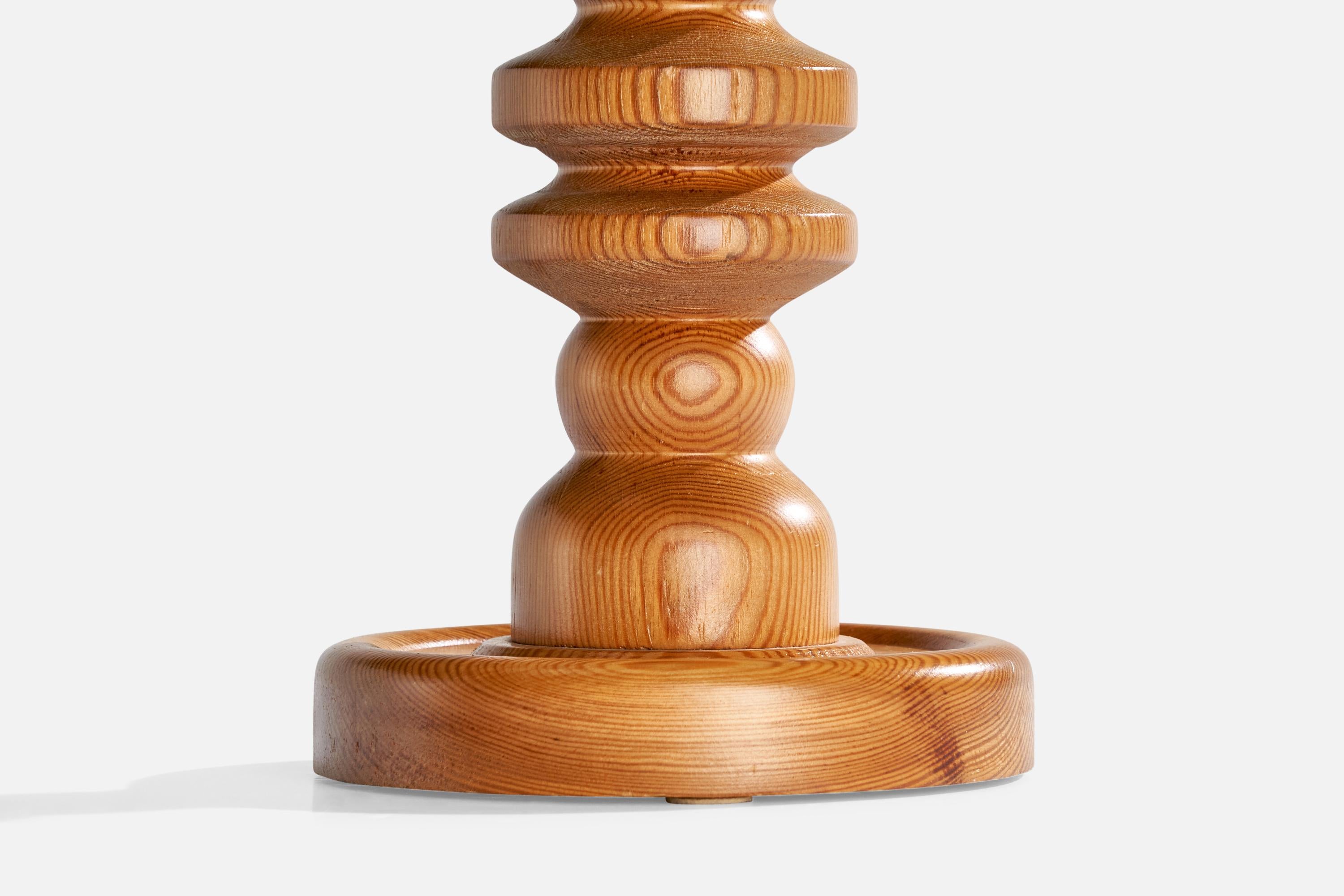 Swedish Designer, Table Lamp, Pine, Sweden, 1970s In Good Condition For Sale In High Point, NC