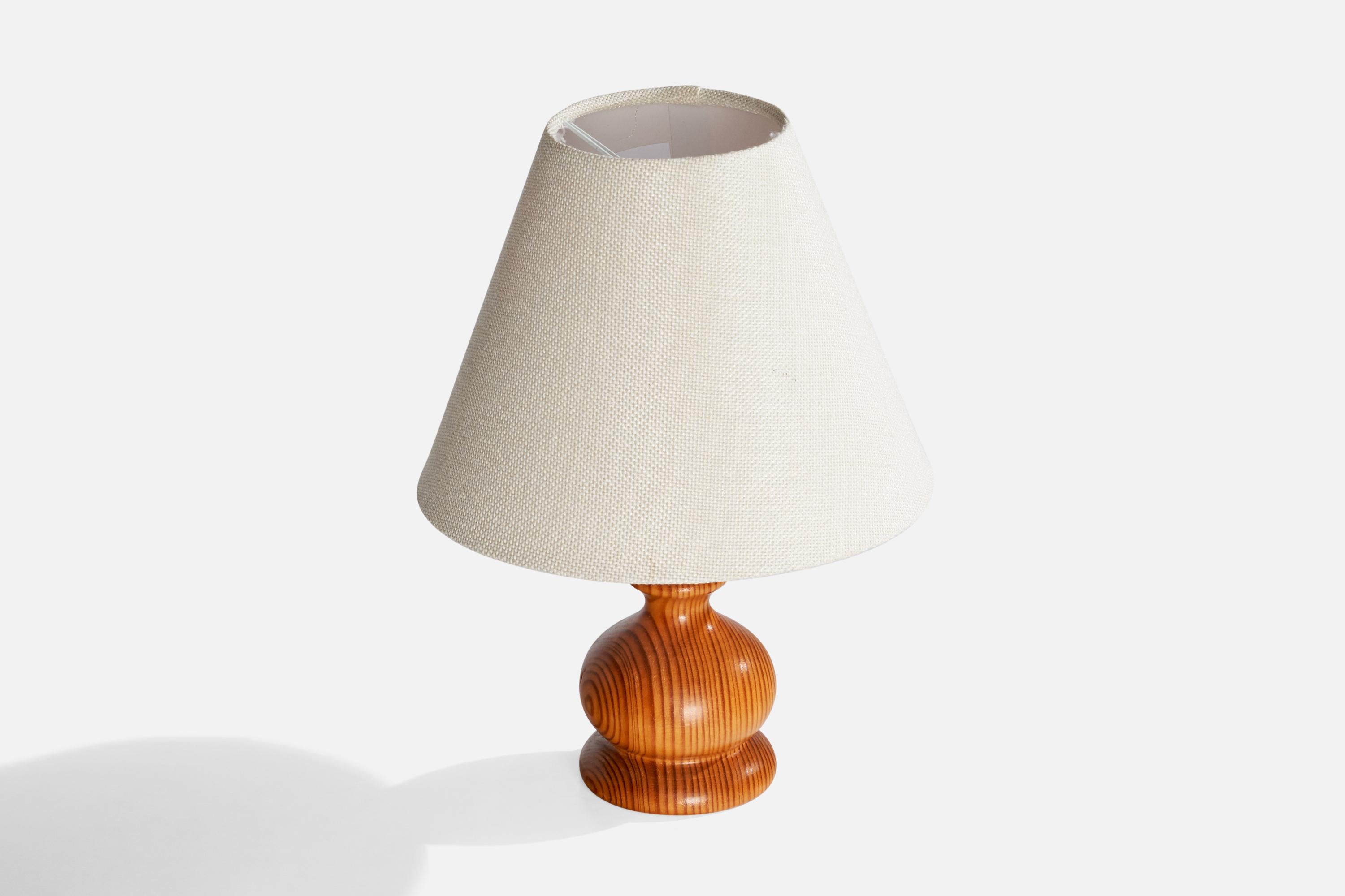 Swedish Designer, Table Lamp, Pine, Sweden, 1970s In Good Condition For Sale In High Point, NC