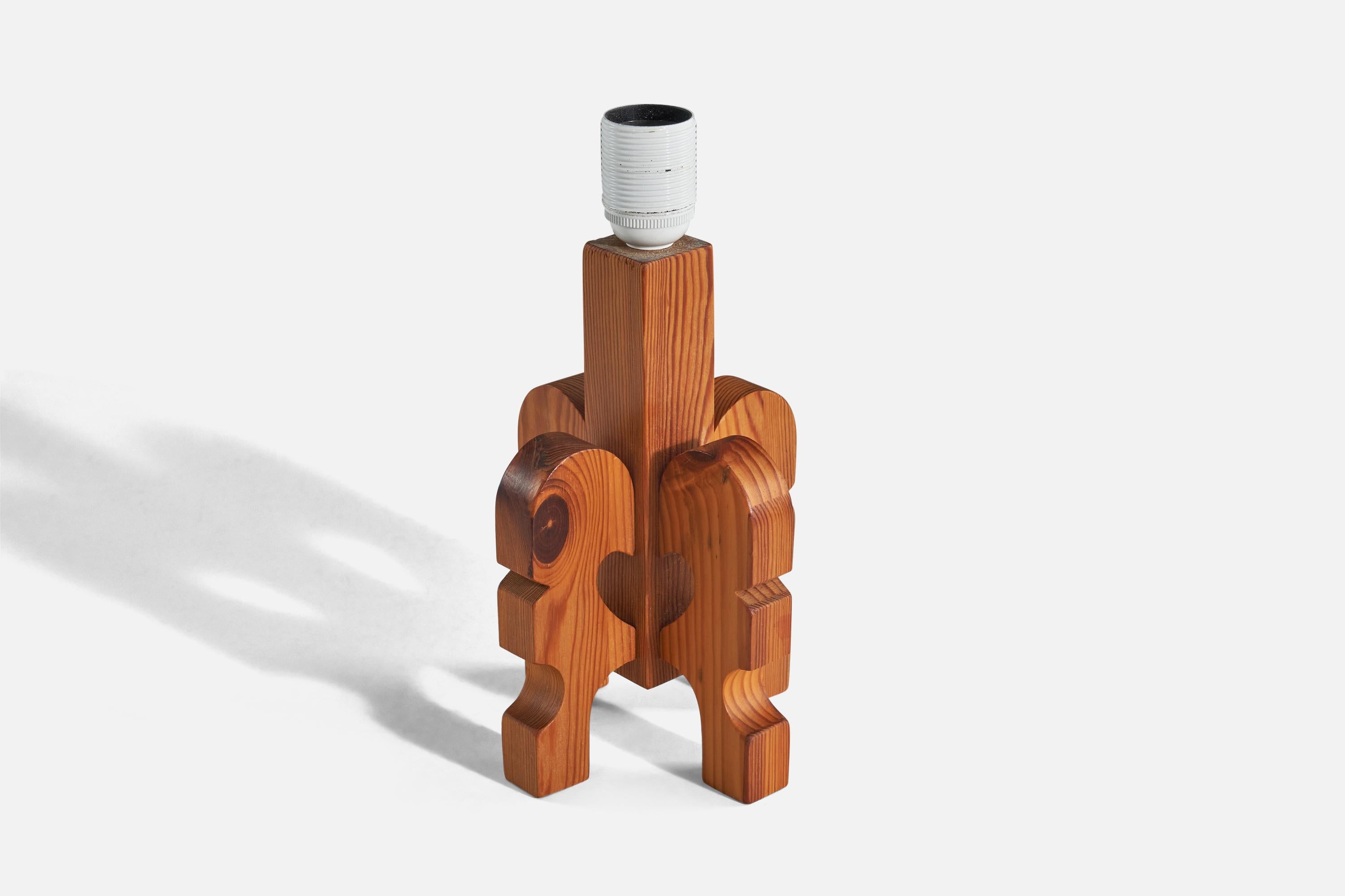 Svedese Lampada da tavolo di design svedese, pino, Svezia, anni '1970 in vendita