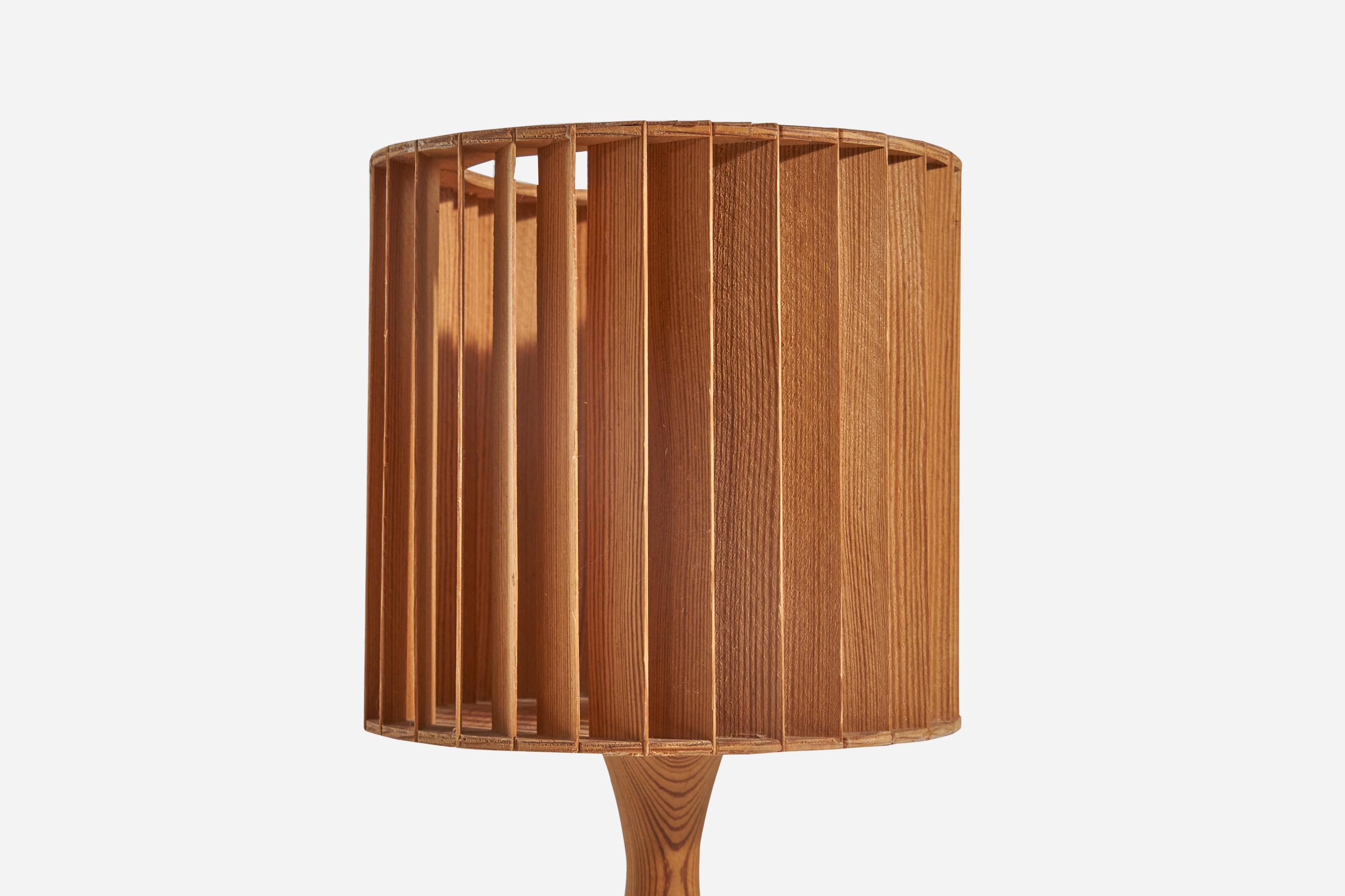 Swedish Designer, Table Lamp, Pine, Sweden, 1970s In Good Condition For Sale In High Point, NC