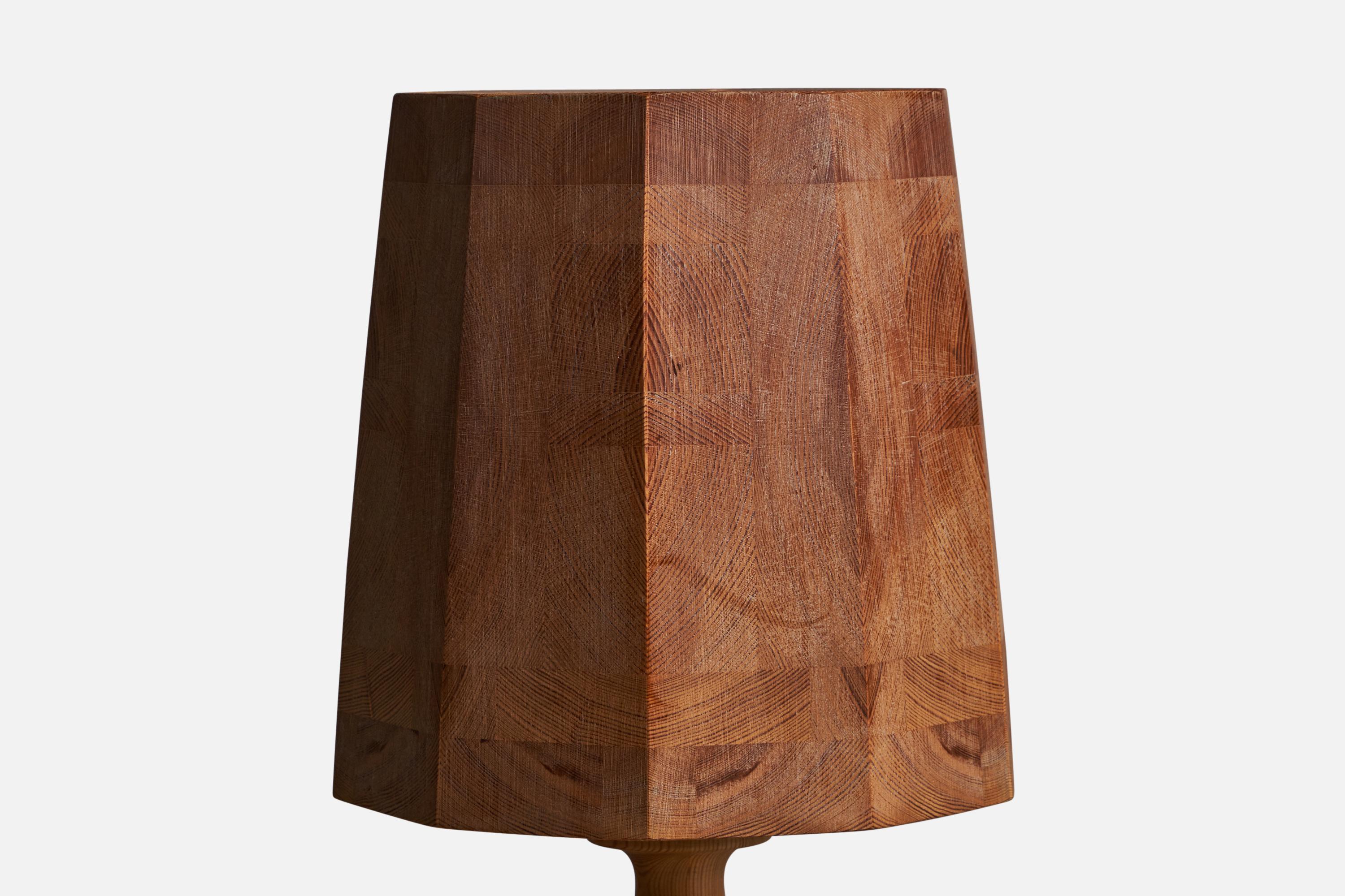 Swedish Designer, Table Lamp, Pine, Sweden, 1970s In Good Condition For Sale In High Point, NC