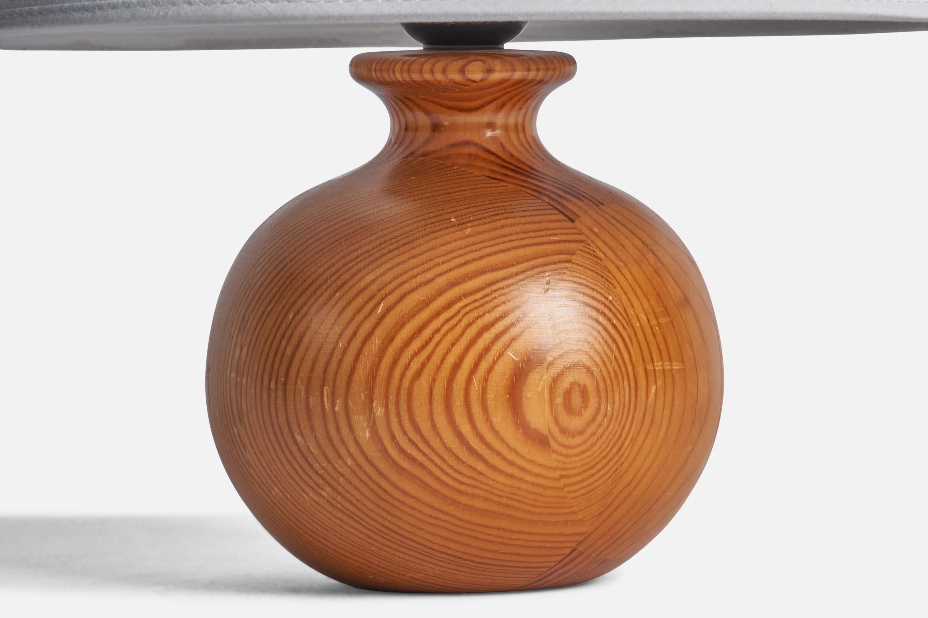 Swedish Designer, Table Lamp, Pine, Sweden, 1970s In Good Condition For Sale In High Point, NC