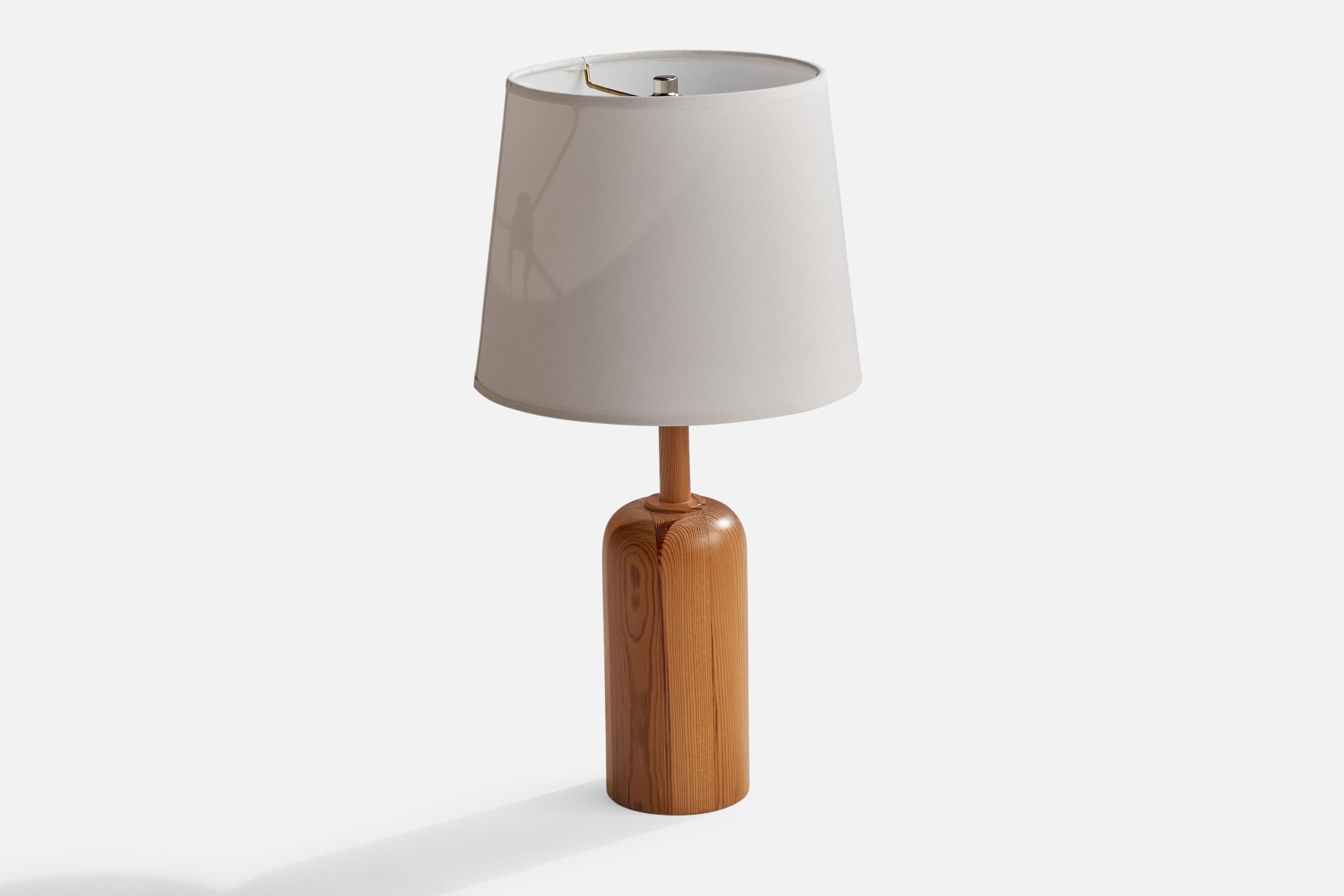 Swedish Designer, Table Lamp, Pine, Sweden, 1970s In Good Condition For Sale In High Point, NC