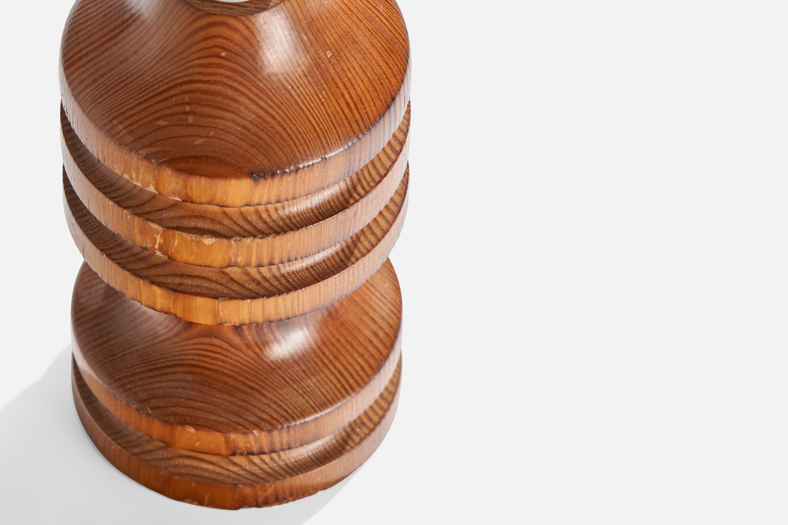 Swedish Designer, Table Lamp, Pine, Sweden, 1970s In Good Condition For Sale In High Point, NC