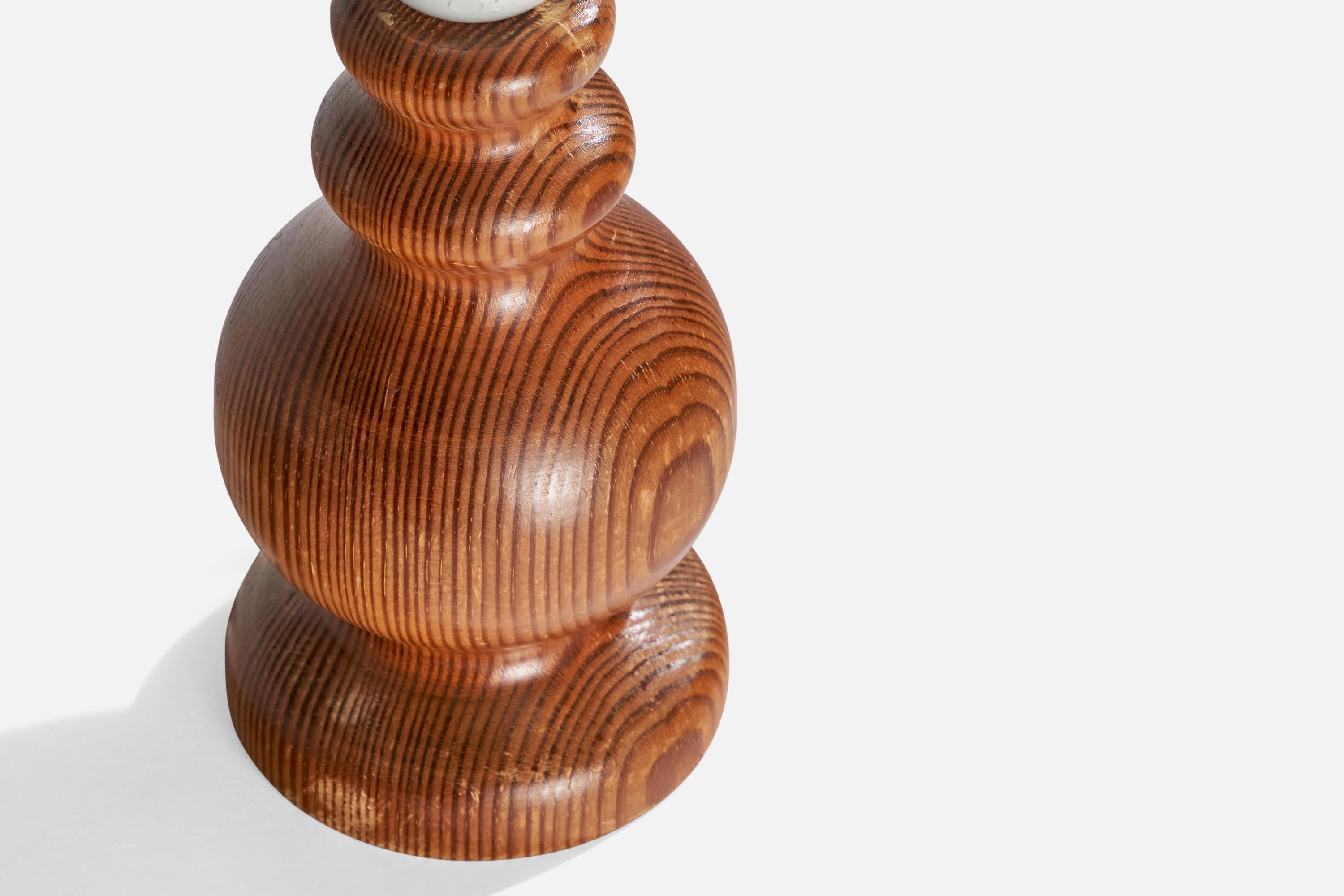 Diseñador sueco, lámpara de mesa, pino, Suecia, años 1970 en Bueno estado para la venta en High Point, NC
