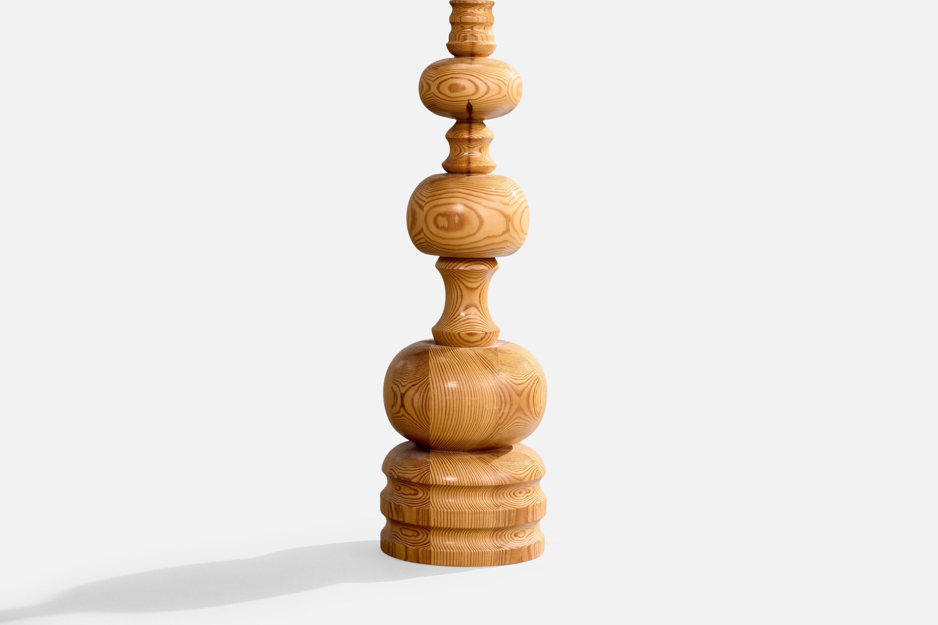 Swedish Designer, Table Lamp, Pine, Sweden, 1970s In Good Condition For Sale In High Point, NC