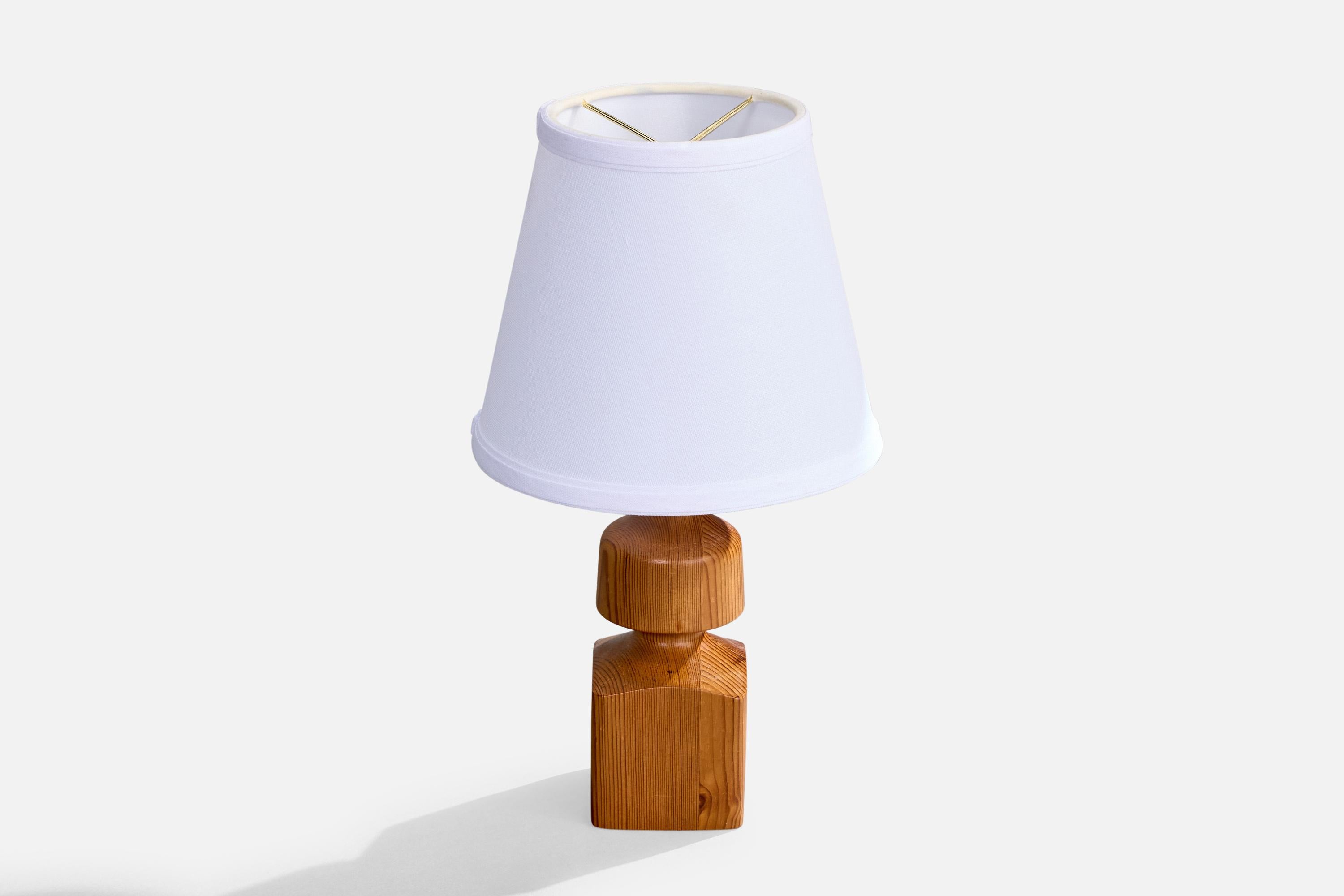 Swedish Designer, Table Lamp, Pine, Sweden, 1970s In Good Condition For Sale In High Point, NC