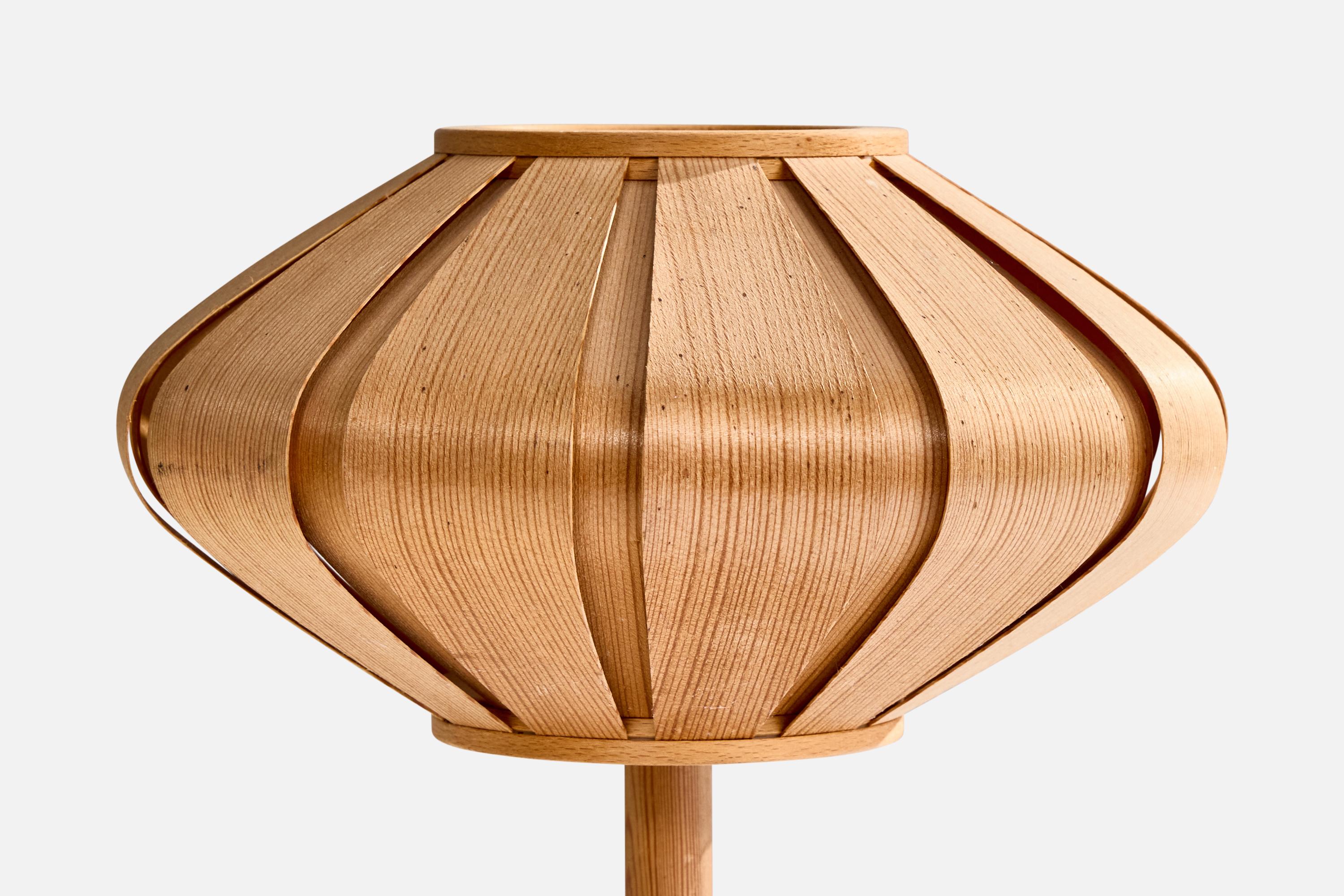 Swedish Designer, Table Lamp, Pine, Sweden, 1970s In Good Condition For Sale In High Point, NC