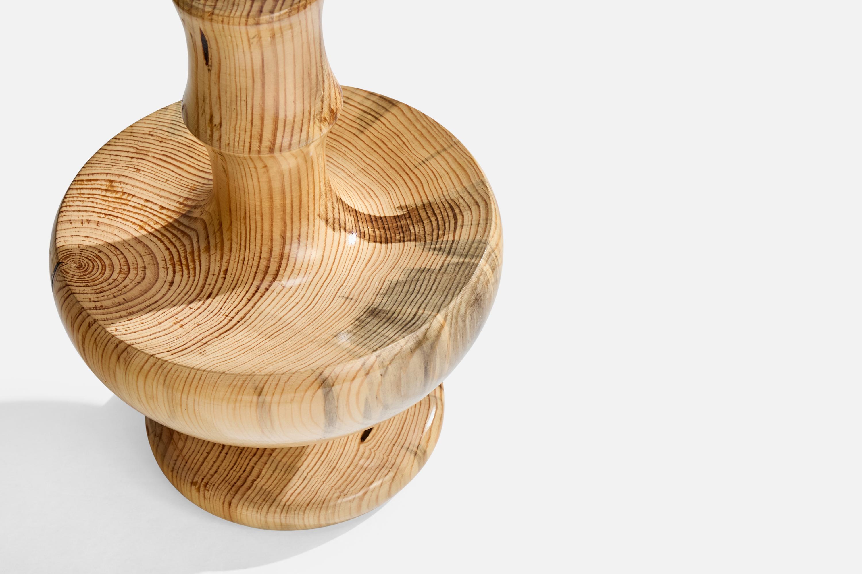 Swedish Designer, Table Lamp, Pine, Sweden, 1970s In Good Condition For Sale In High Point, NC