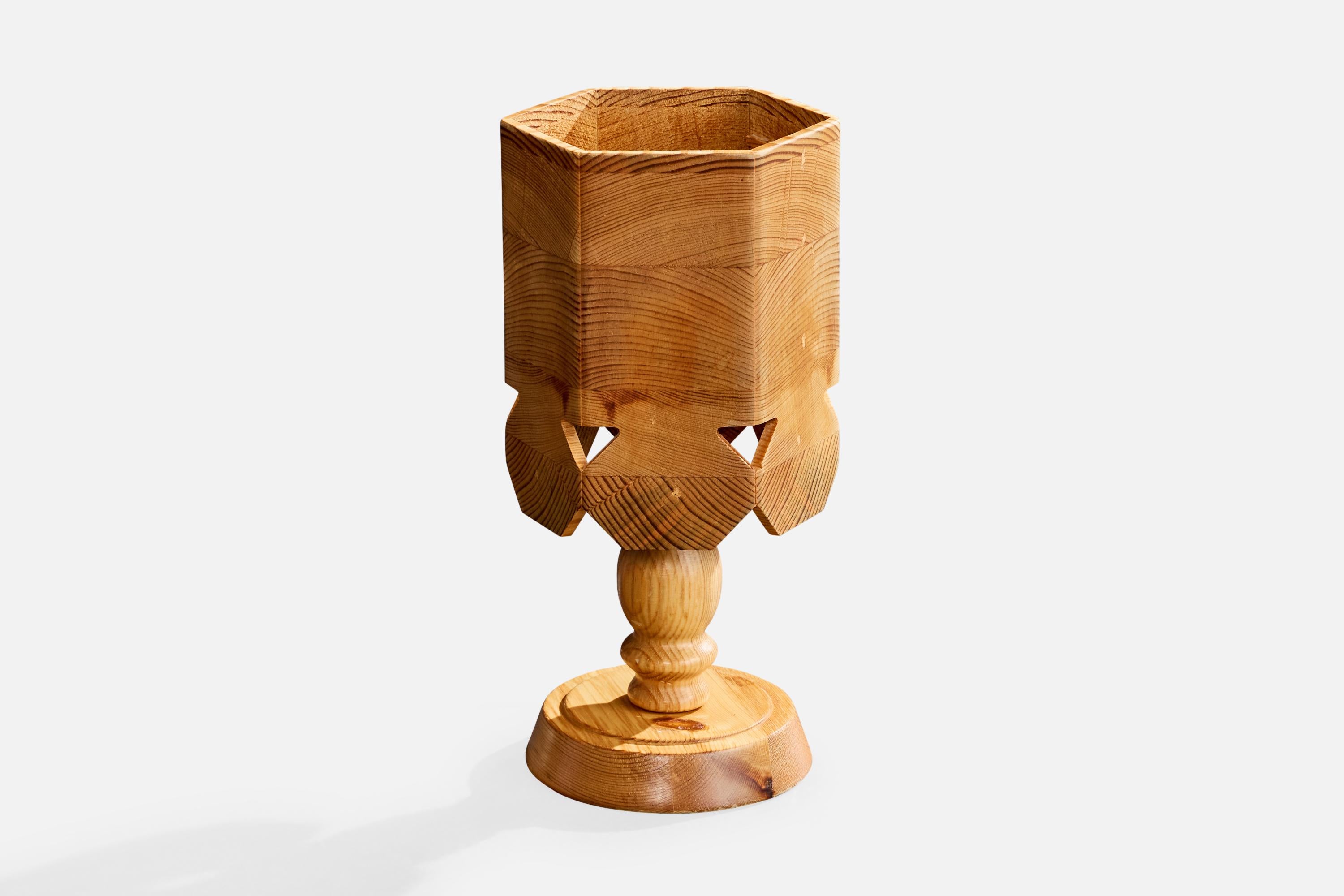 Swedish Designer, Table Lamp, Pine, Sweden, 1970s In Good Condition For Sale In High Point, NC