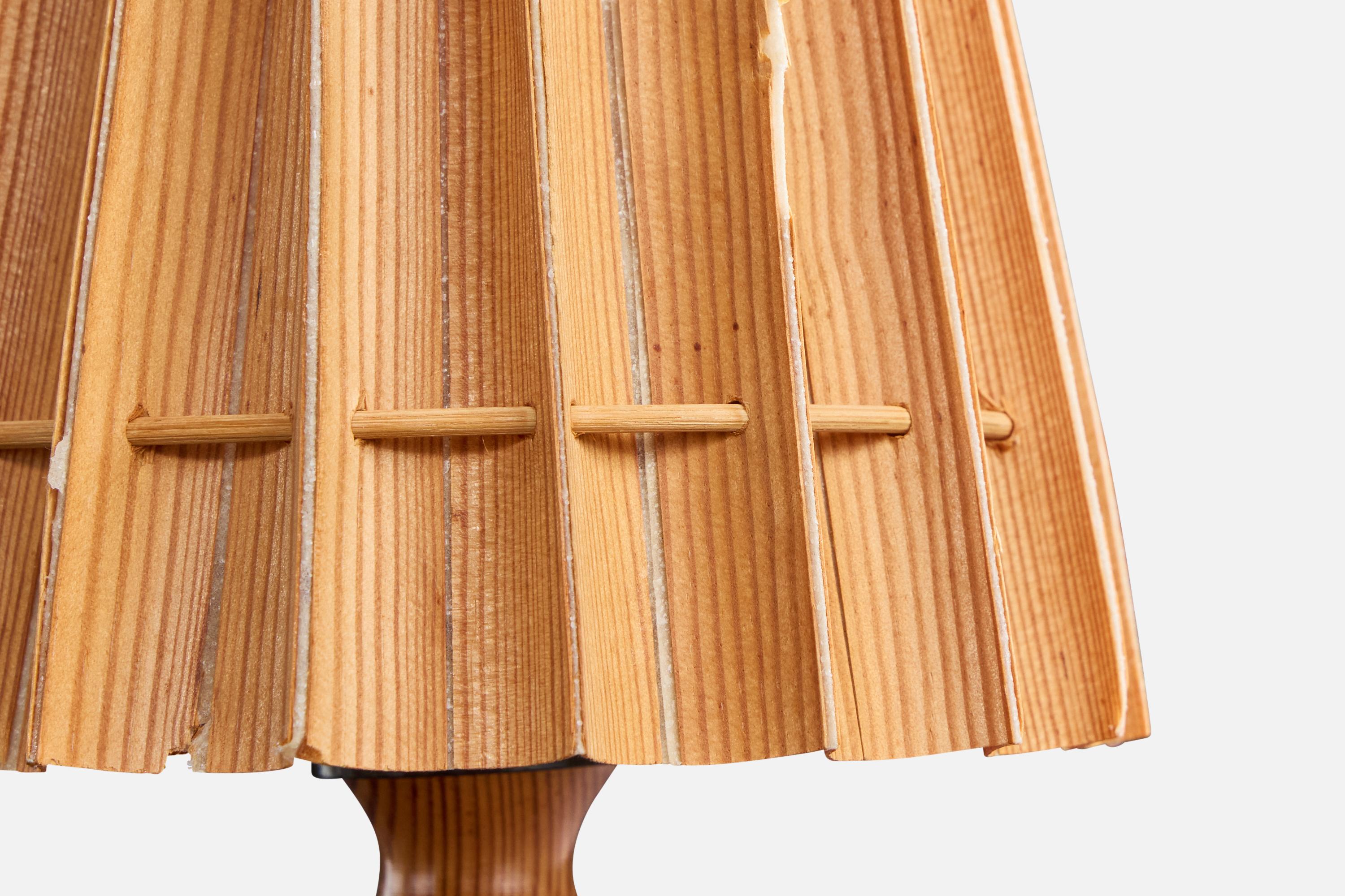 Créateur suédois, lampe de bureau, pin, Suède, années 1970 Bon état - En vente à High Point, NC