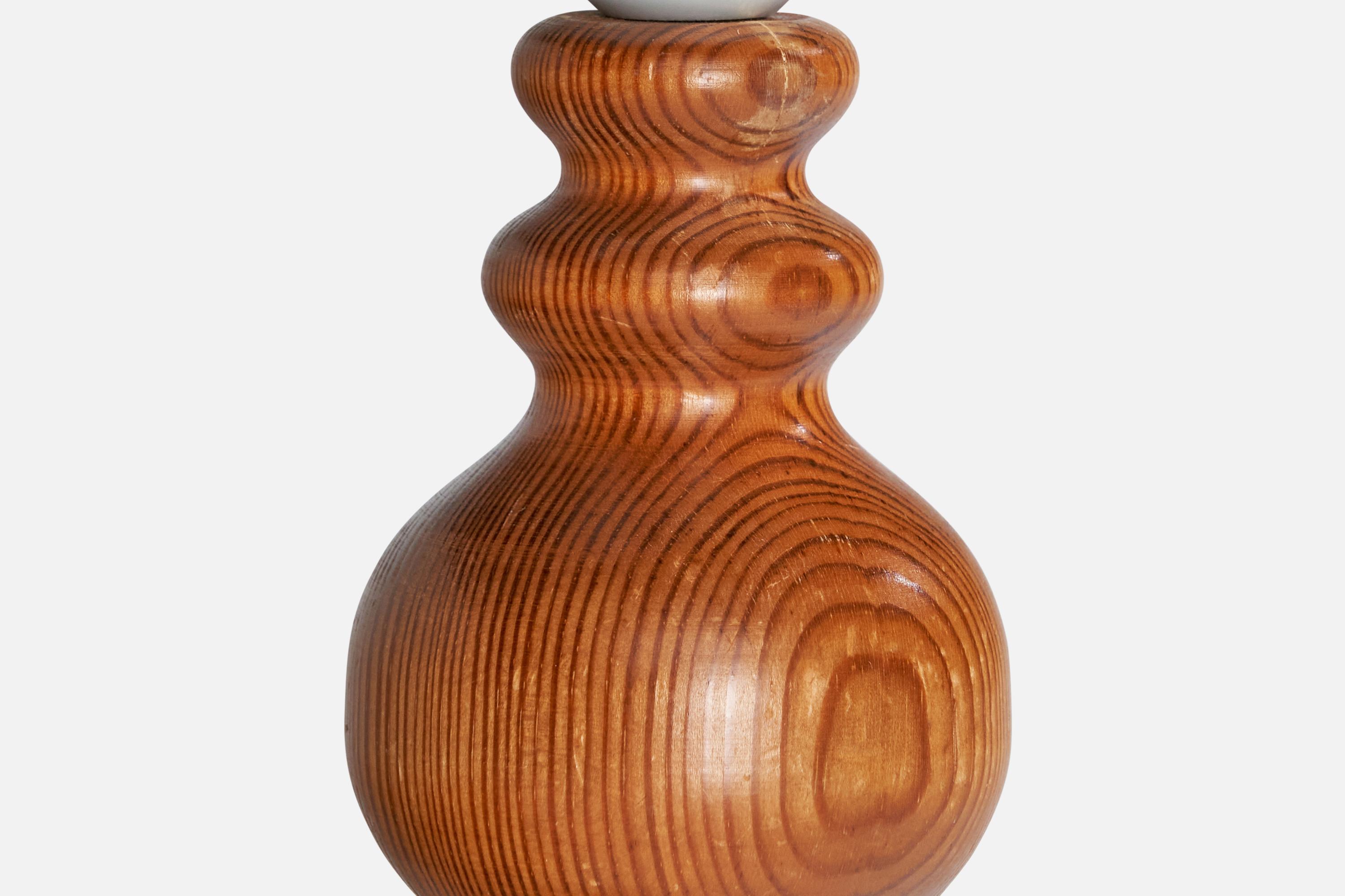 Diseñador sueco, lámpara de mesa, pino, Suecia, años 1970 Pino en venta