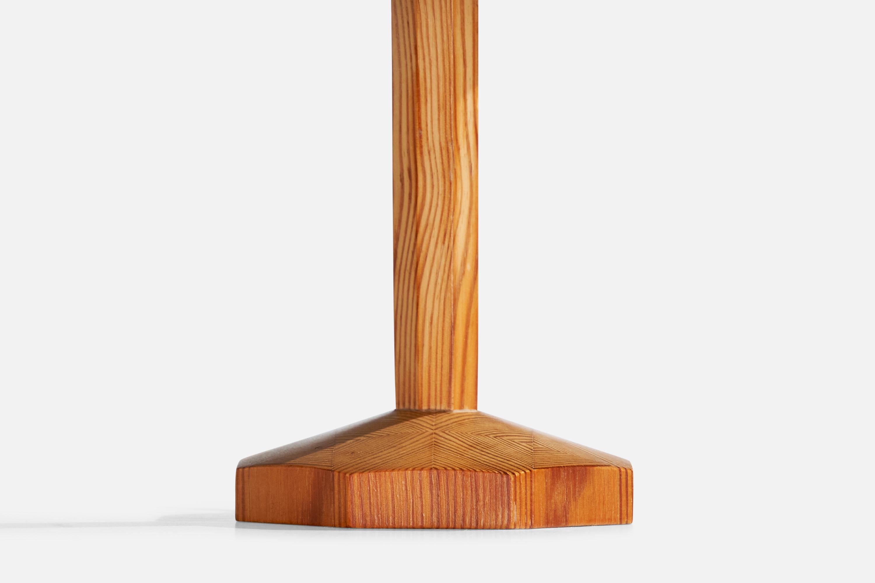Schwedische Designerin, Tischlampe, Kiefernholz, Schweden, 1970er Jahre im Angebot 4