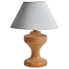 Diseñador sueco, lámpara de mesa, pino, Suecia, años 1970