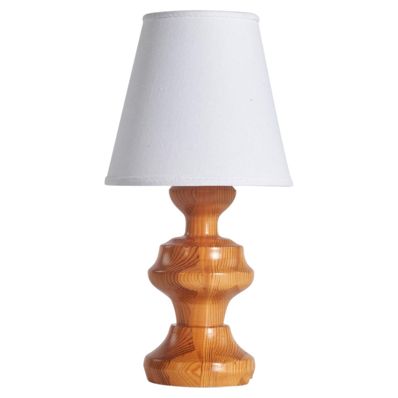 Schwedische Designerin, Tischlampe, Kiefernholz, Schweden, 1970er Jahre