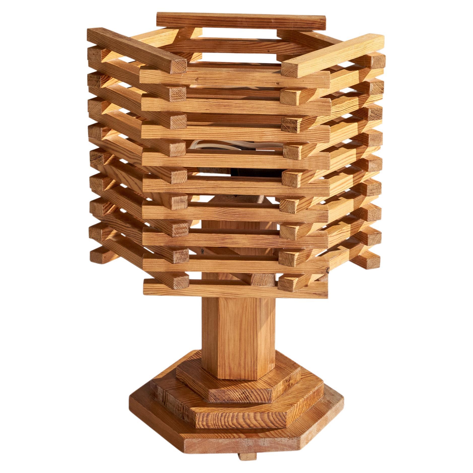 Schwedische Designerin, Tischlampe, Kiefernholz, Schweden, 1970er Jahre