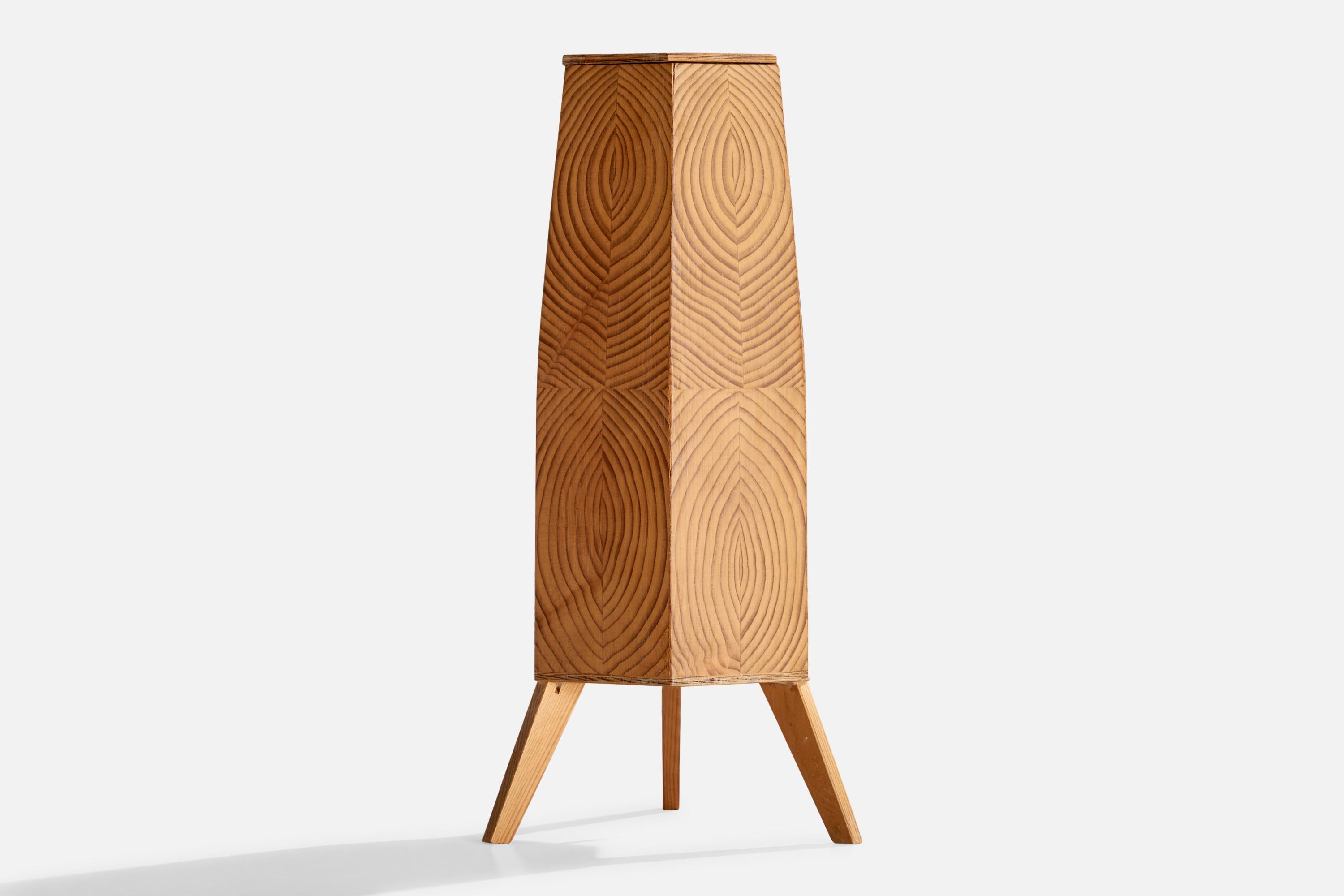 Swedish Designer, Table Lamp, Pine, Sweden, 1973 In Good Condition For Sale In High Point, NC