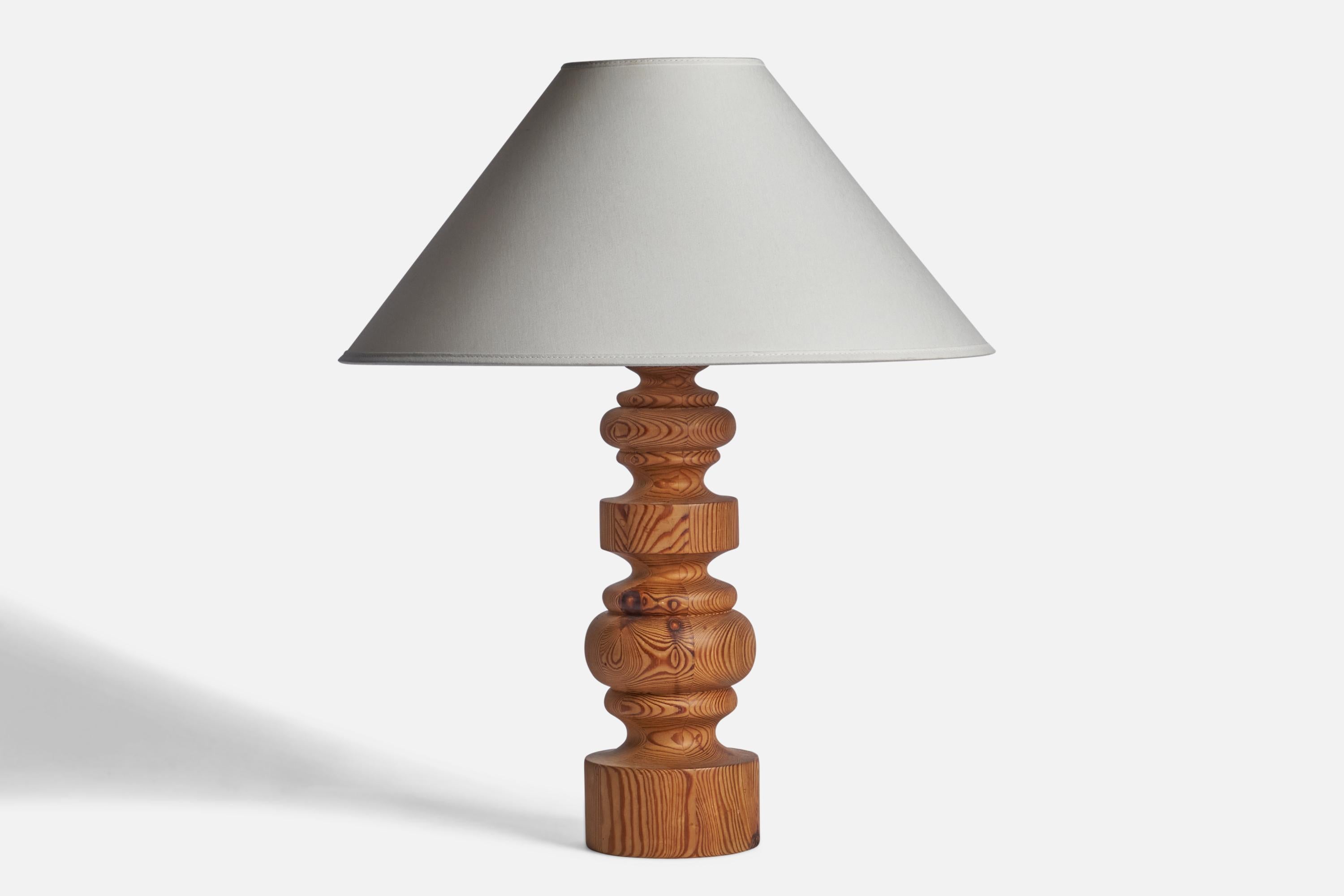 Lampe de table en pin conçue et produite en Suède, années 1970.

Dimensions de la lampe (pouces) : 14.15