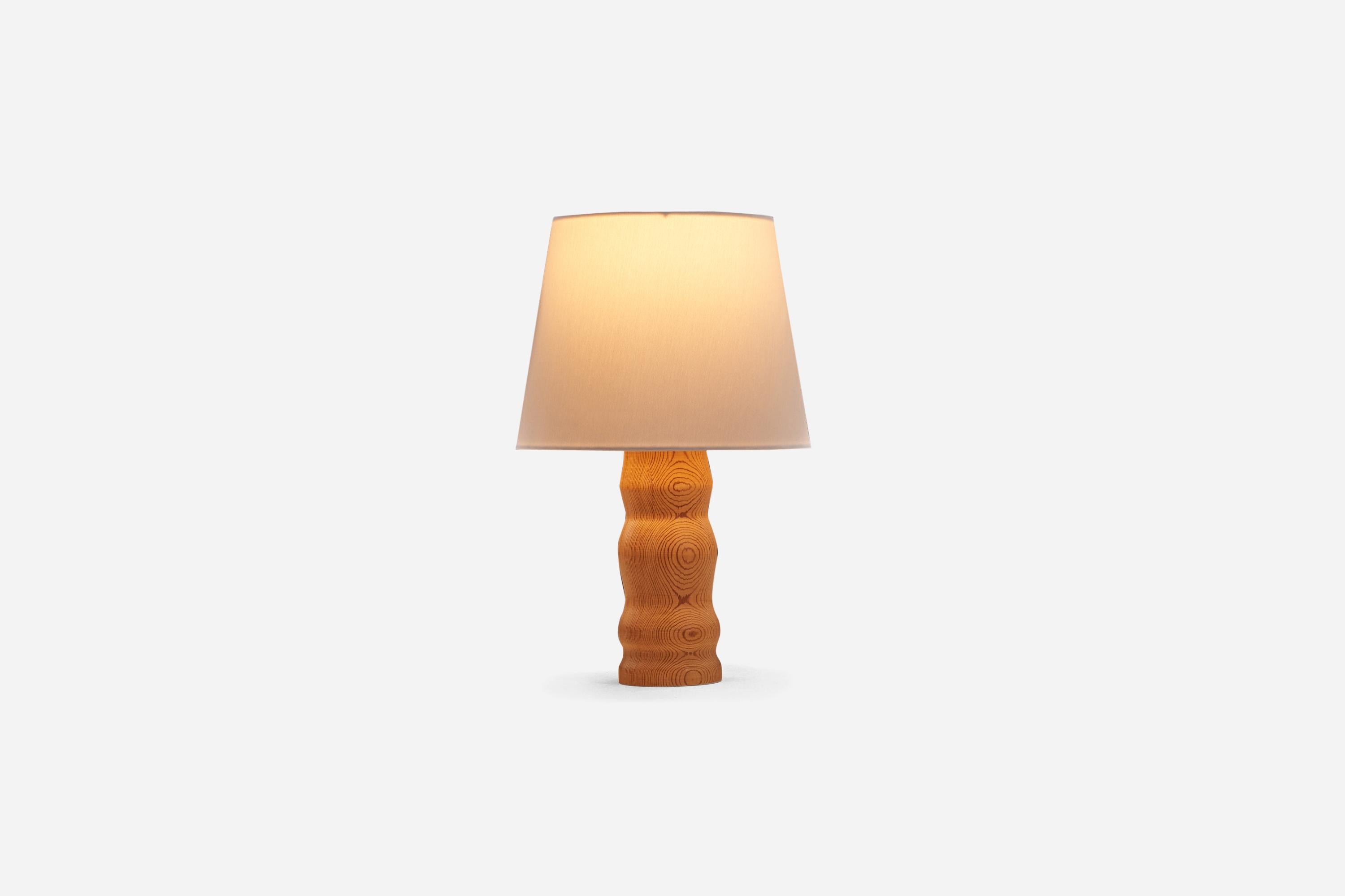 Swedish Designer, Table Lamp, Pine, Sweden, c. 1970s In Good Condition For Sale In High Point, NC