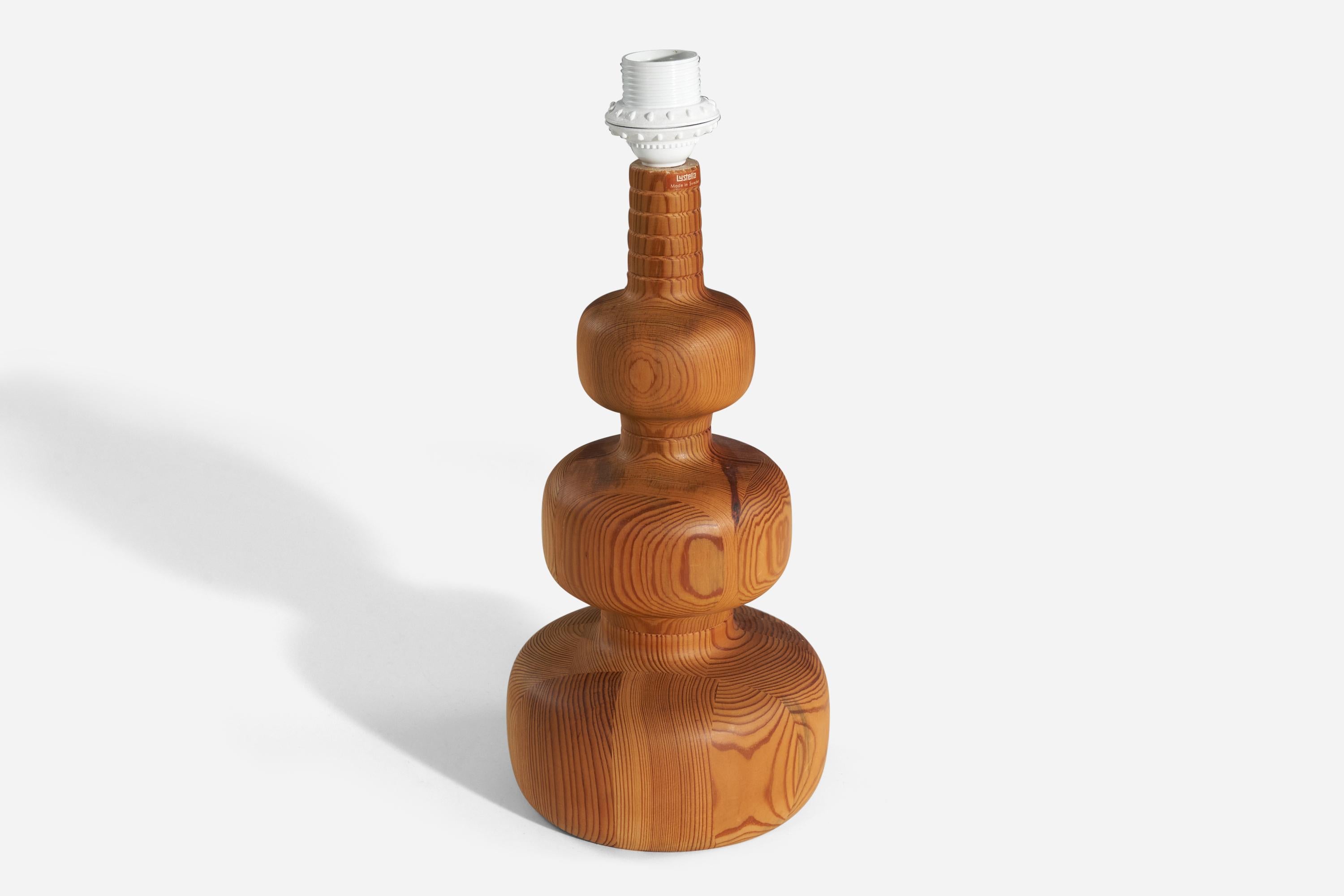 Swedish Designer, Table Lamp, Pine Wood, Sweden, 1970s In Good Condition In High Point, NC
