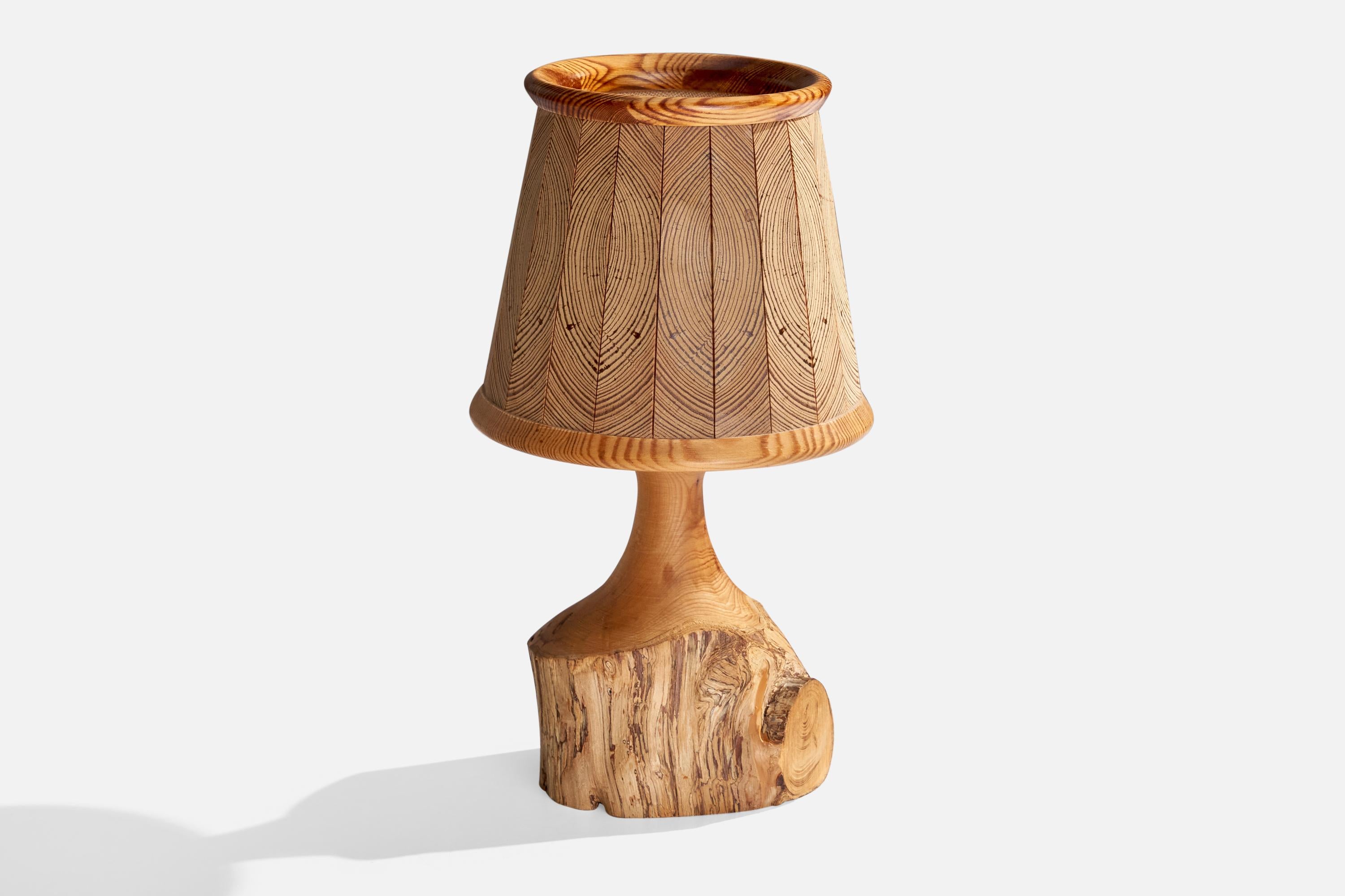 Designer suédois, lampe de bureau, pin, bois, Suède, 1970 Bon état - En vente à High Point, NC