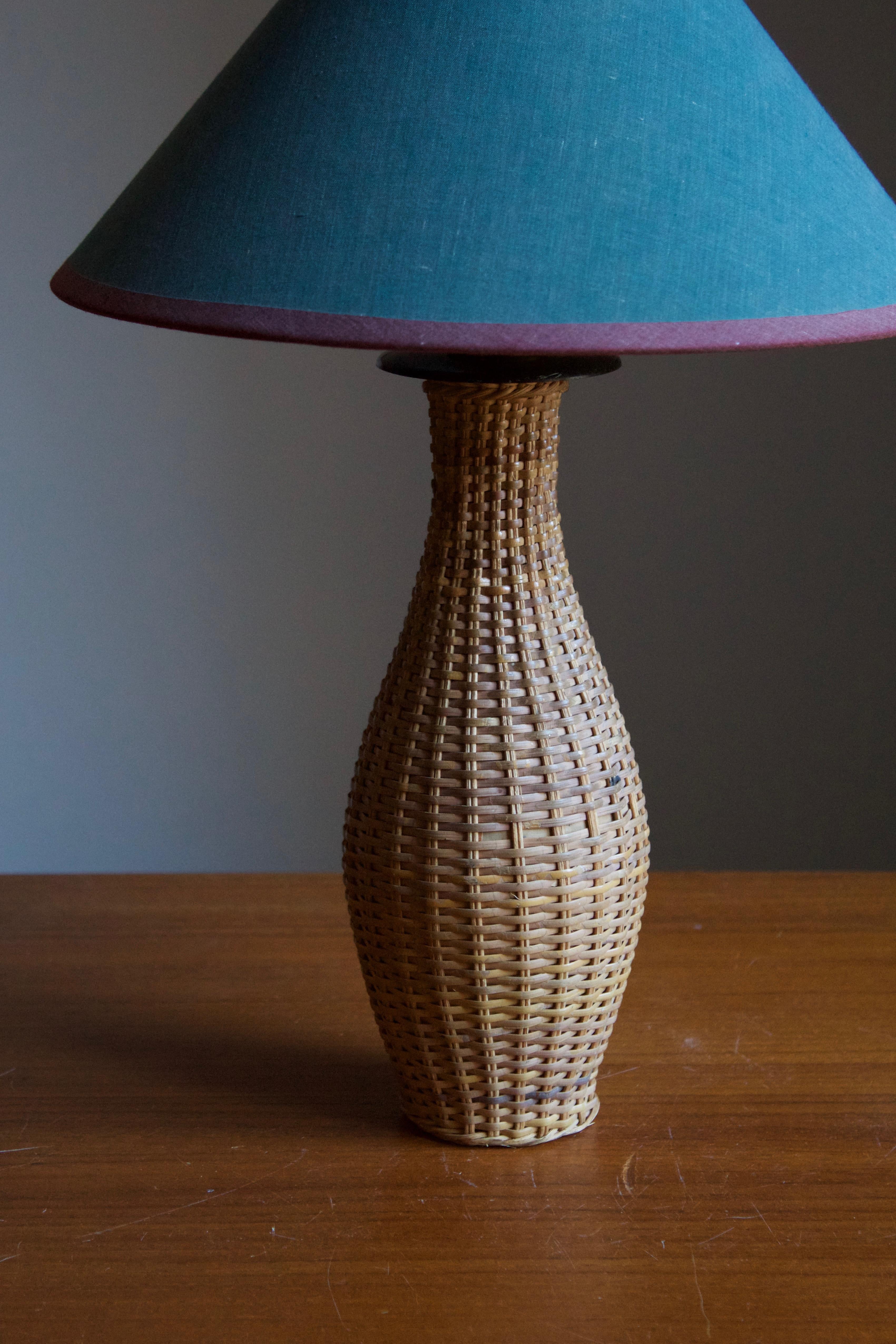 Swedish Designer, Table Lamp, Rattan over Wood, Fabric, Sweden, 1950s In Good Condition In High Point, NC