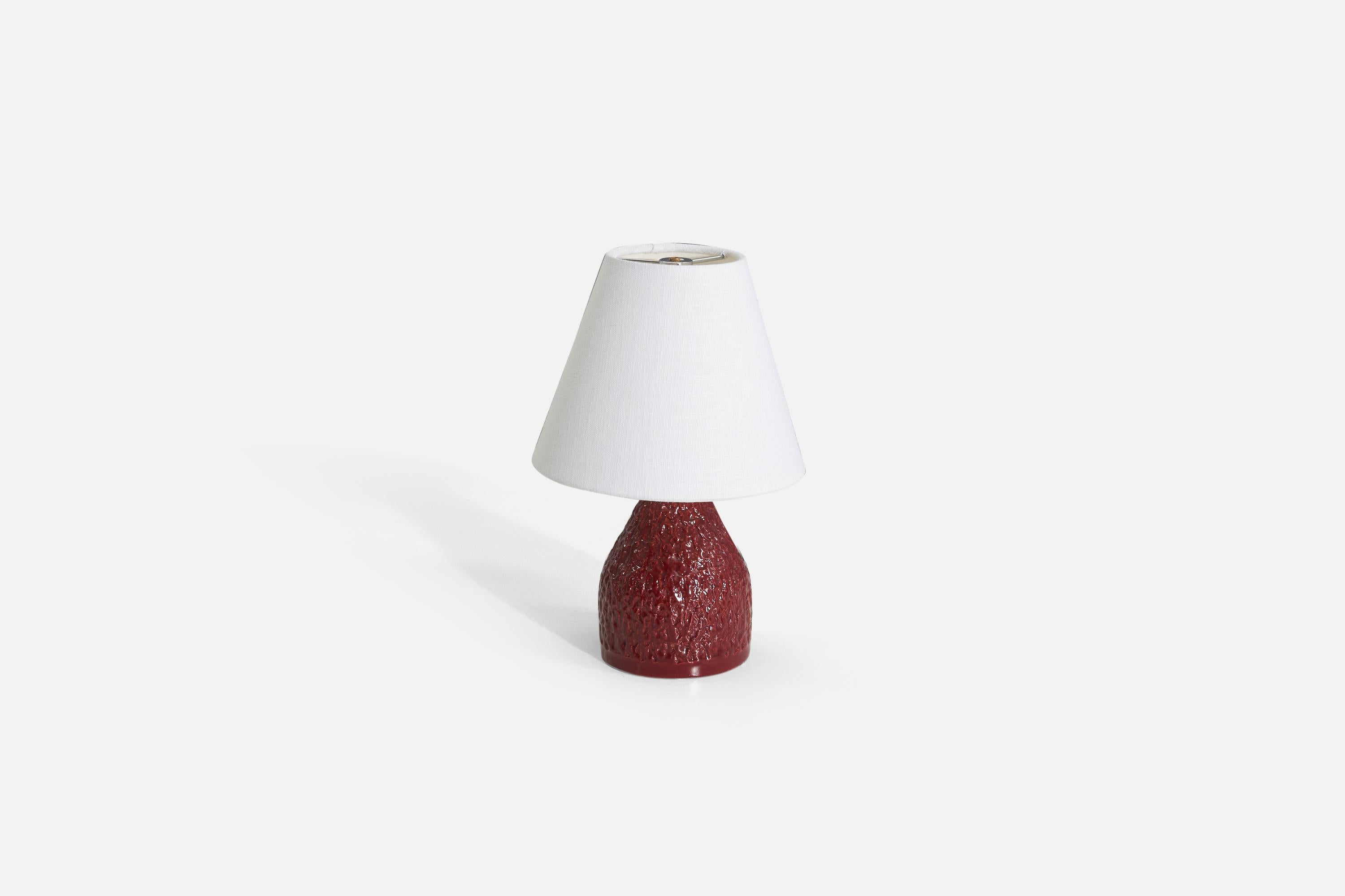 Mid-Century Modern Swedish Designer, Table Lamp, Red-Glazed Ceramic, Sweden, 1960s For Sale