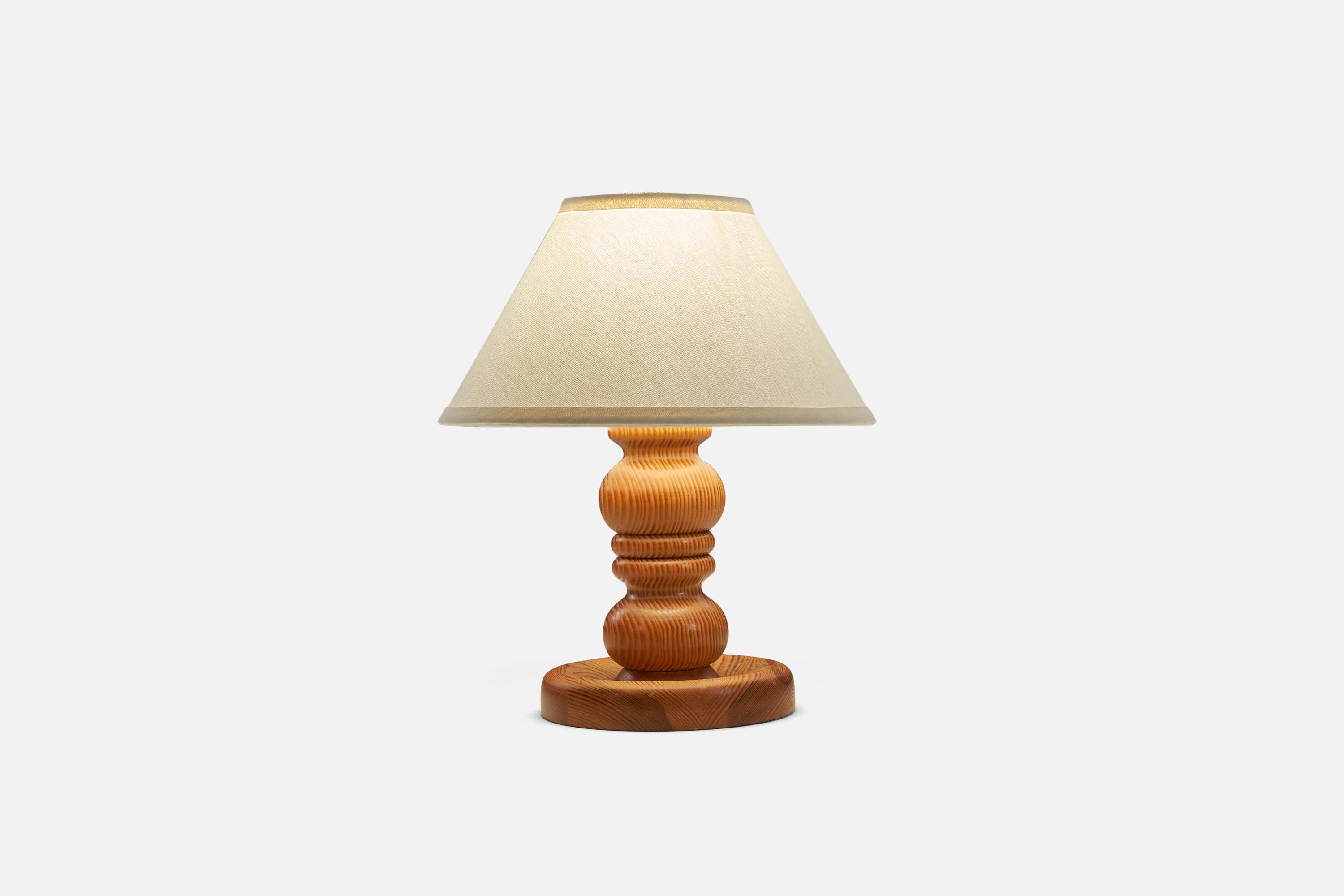 Swedish Designer, Table Lamp, Solid Pine, Sweden, 1970s In Good Condition For Sale In High Point, NC