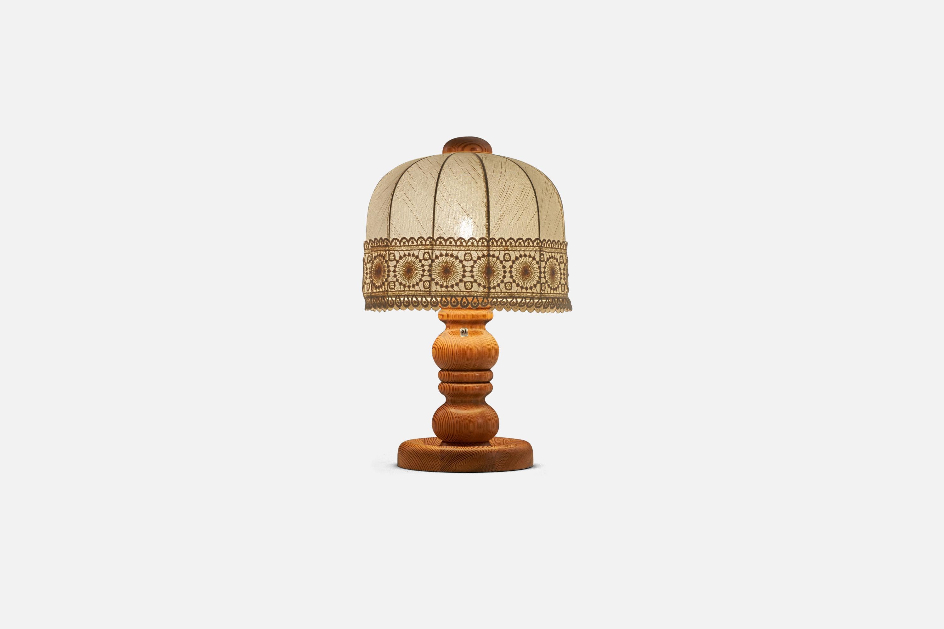 Swedish Designer, Table Lamp, Solid Pine, Sweden, c. 1970s In Good Condition For Sale In High Point, NC