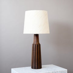 Diseñador sueco, lámpara de mesa, madera teñida, Suecia, años 60