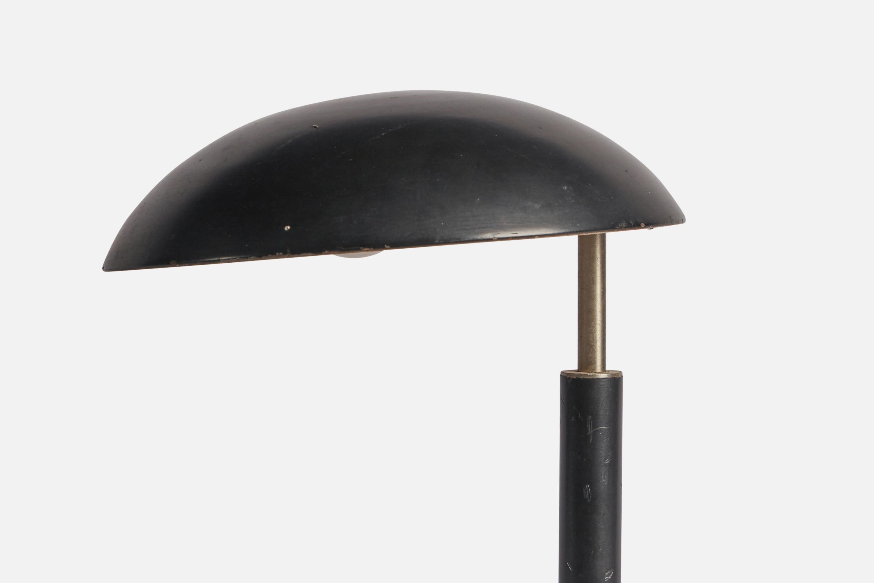Moderno Lampada da tavolo di design svedese, acciaio, legno, metallo, Svezia, anni '30 in vendita