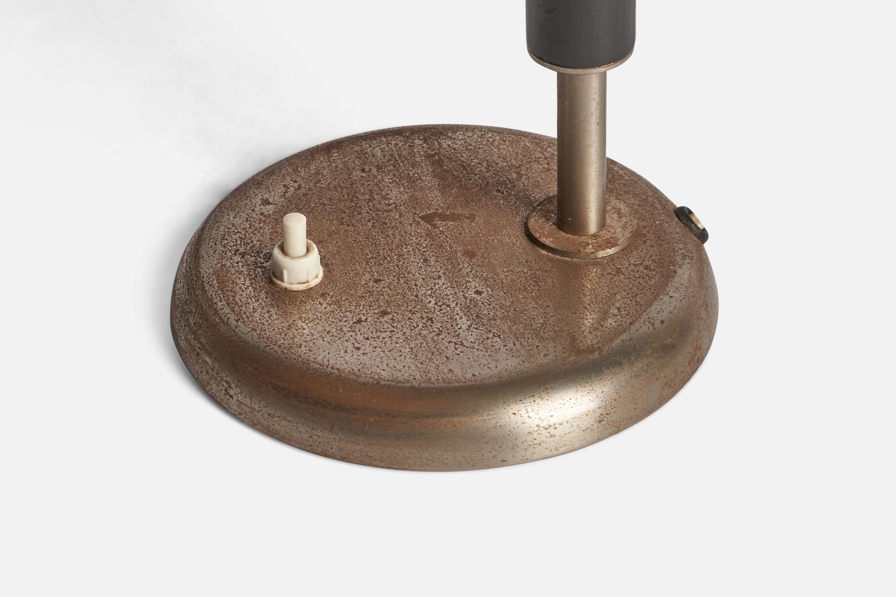 Svedese Lampada da tavolo di design svedese, acciaio, legno, metallo, Svezia, anni '30 in vendita