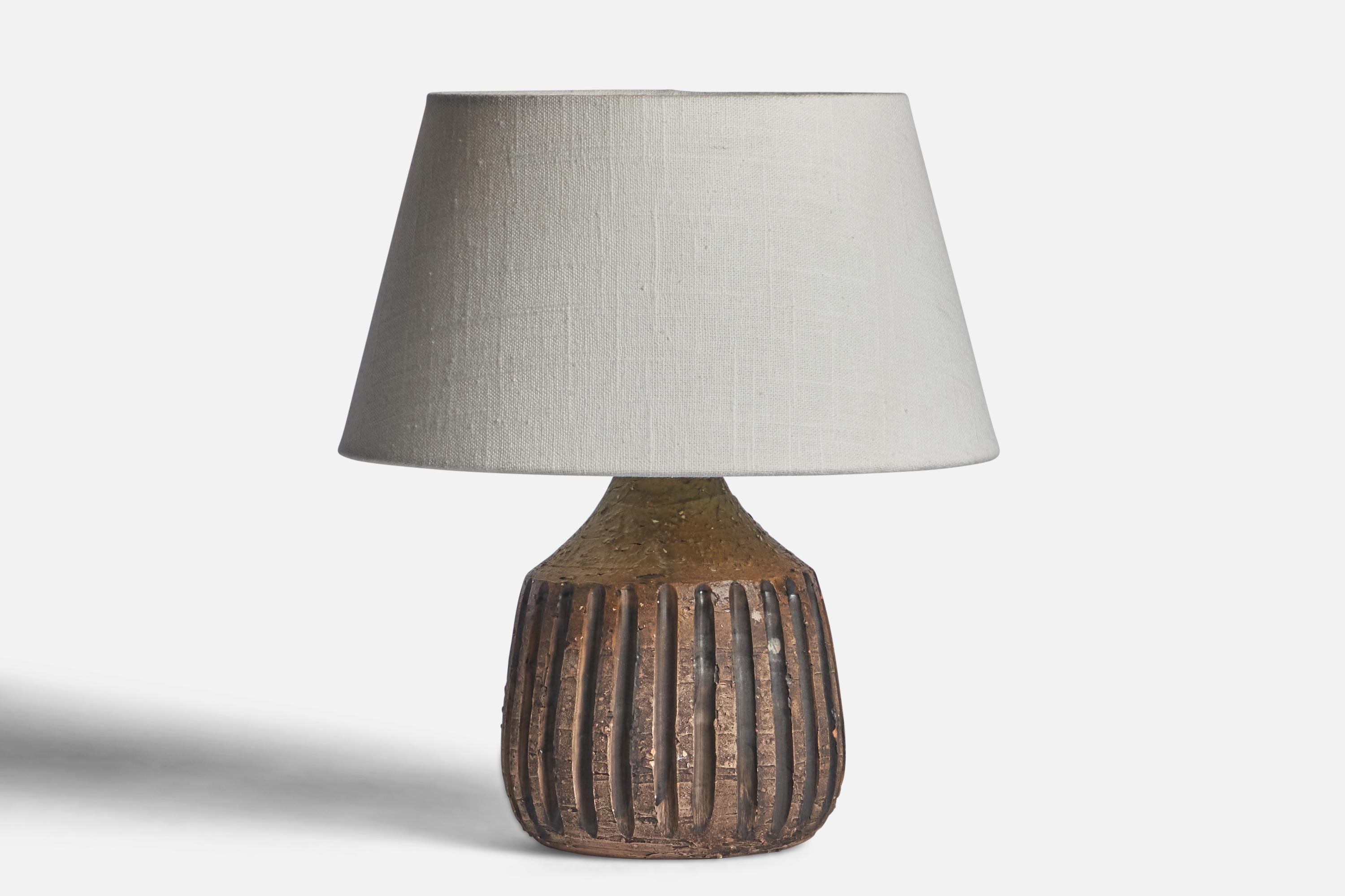 A fluted brown-glazed stoneware table lamp designed and produced in Sweden, c. 1960s.

Dimensions of Lamp (inches): 8.5” H x 5.25” Diameter
Dimensions of Shade (inches): 7” Top Diameter x 10” Bottom Diameter x 5.5” H 
Dimensions of Lamp with Shade