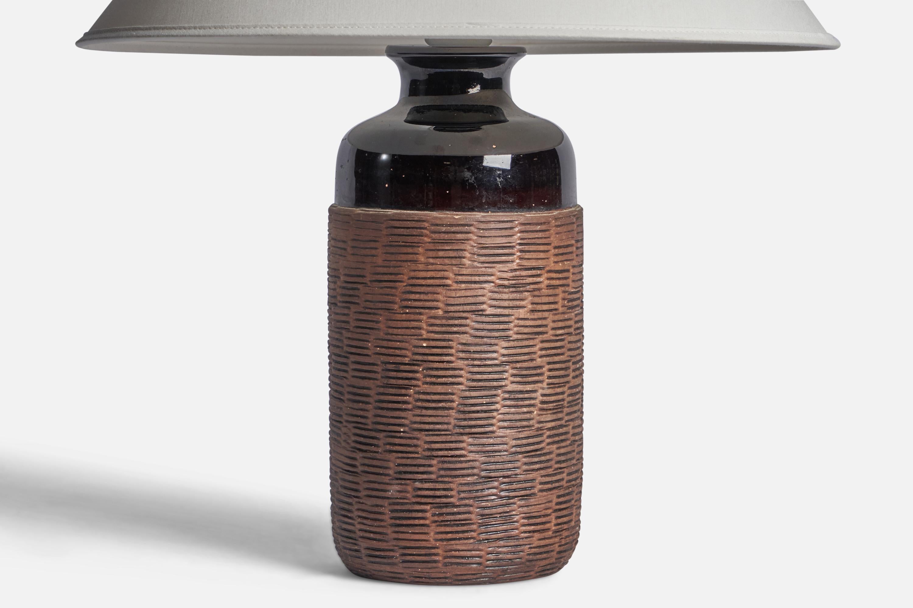 Schwedische Designerin, Tischlampe, Steingut, Schweden, 1960er Jahre im Zustand „Gut“ in High Point, NC