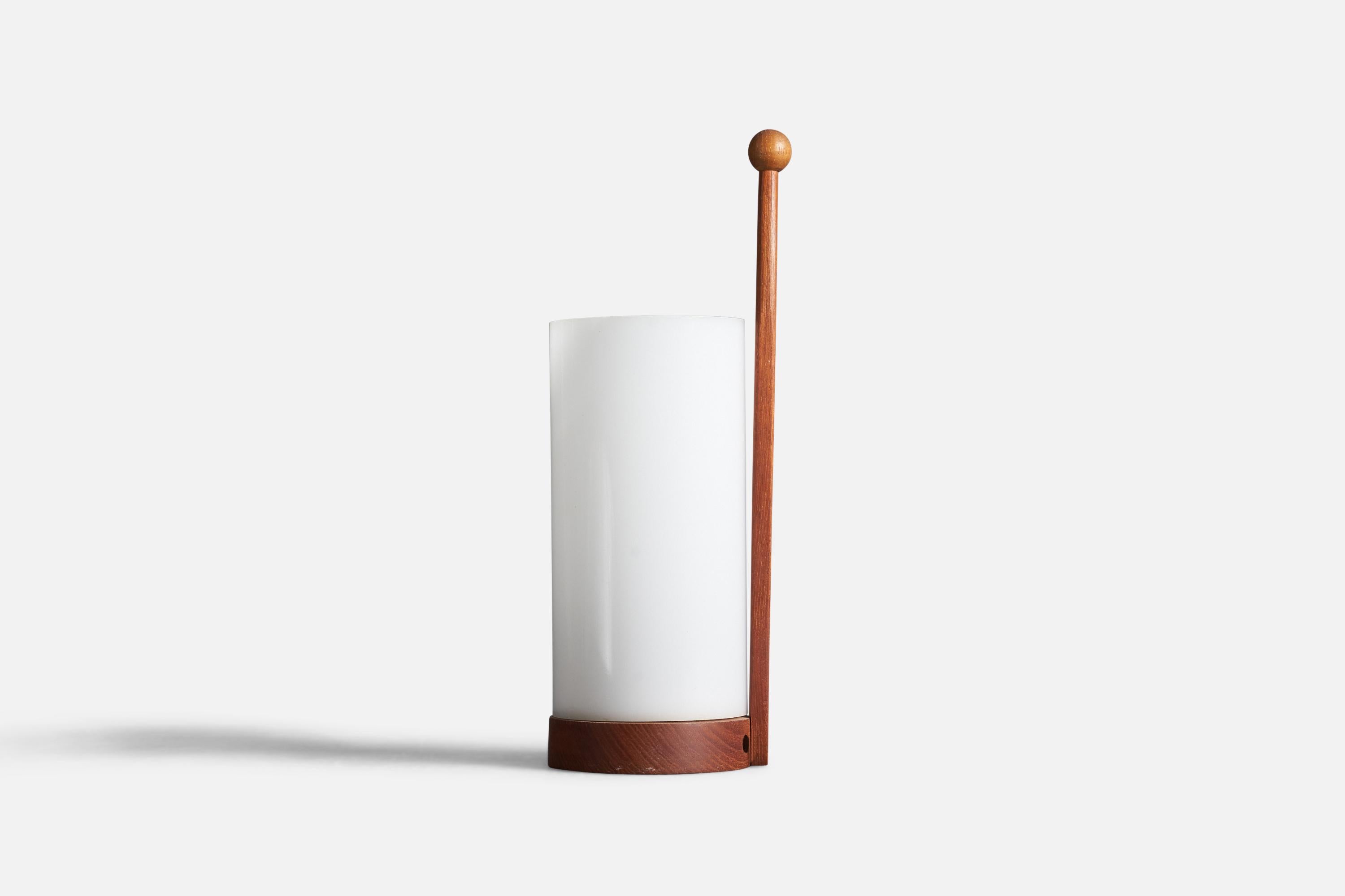 A teak, acrylic table lamp designed and produced by a Swedish Designer, Sweden, 1960s.

Socket takes standard E-26 medium base bulb.

There is no maximum wattage stated on the fixture.