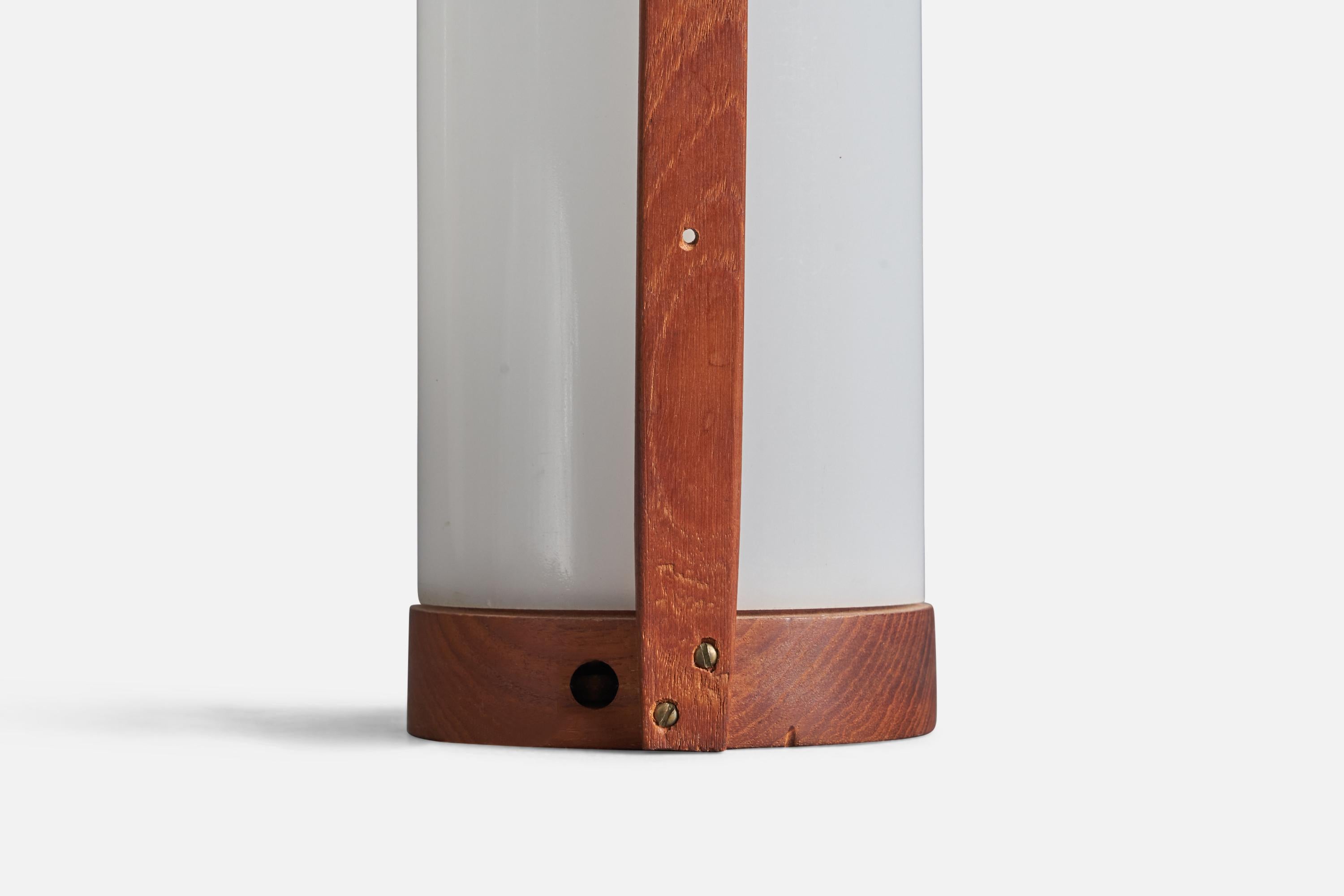 Swedish Designer, Table Lamp, Teak, Acrylic, Sweden, 1960s In Good Condition For Sale In High Point, NC