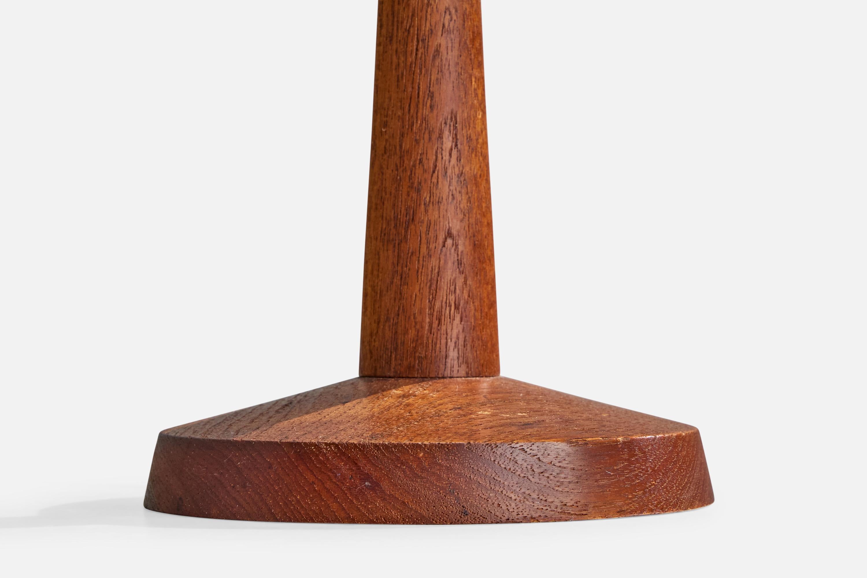 Diseñador sueco, Lámpara de mesa, Teca, Suecia, años 1950 mediados del siglo XX en venta