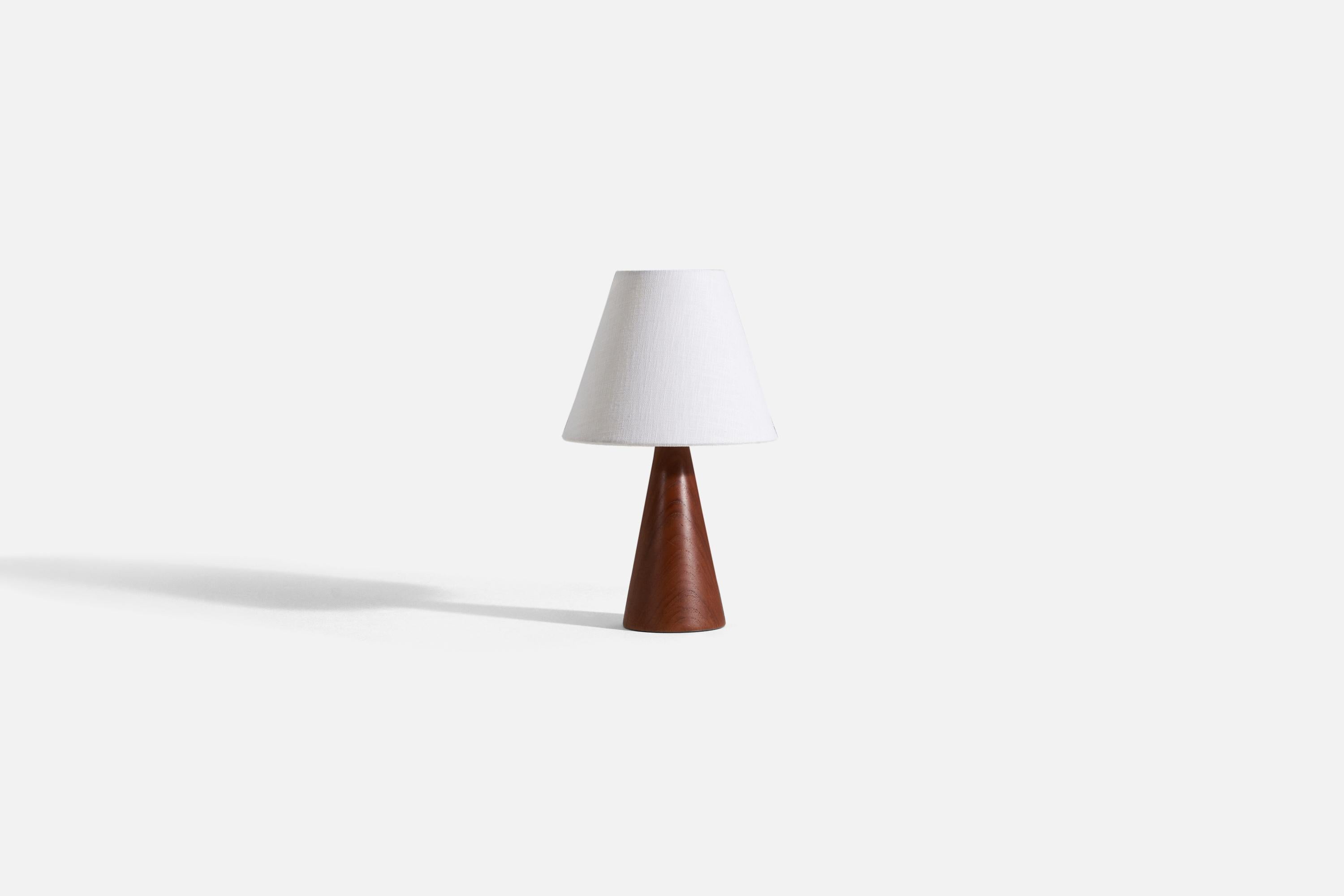 A teak table lamp designed and produced by a Swedish designer, Sweden, 1960s.

Sold without lampshade. 
Dimensions of lamp (inches) : 10.5 x 3.875 x 3.875 (H x W x D).
Dimensions shade (inches) : 4 x 8 x 6.5 (T x B x H).
Dimension of lamp with