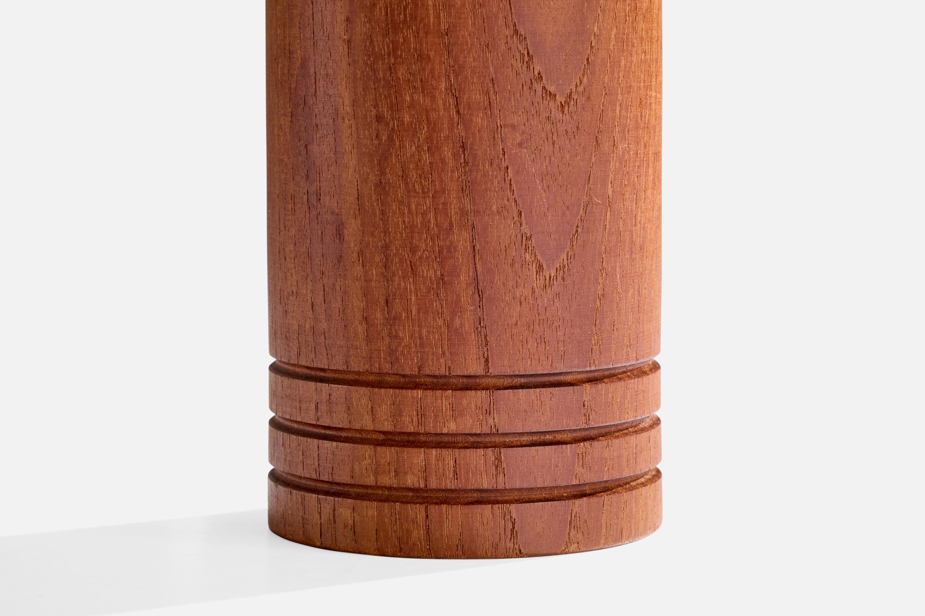 Milieu du XXe siècle Designer suédois, lampe de bureau, teck, Suède, années 1960 en vente