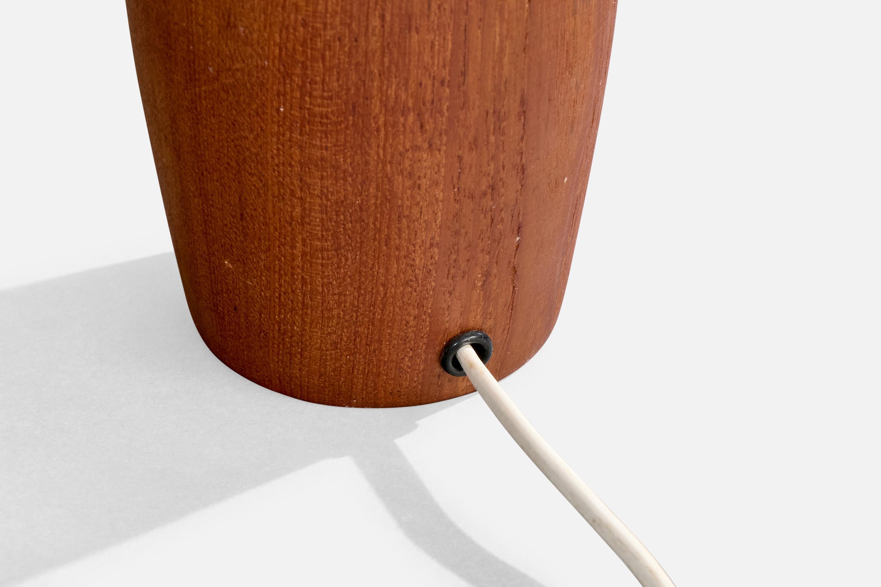 Schwedische Designerin, Tischlampe, Teakholz, Schweden, 1960er Jahre im Angebot 2