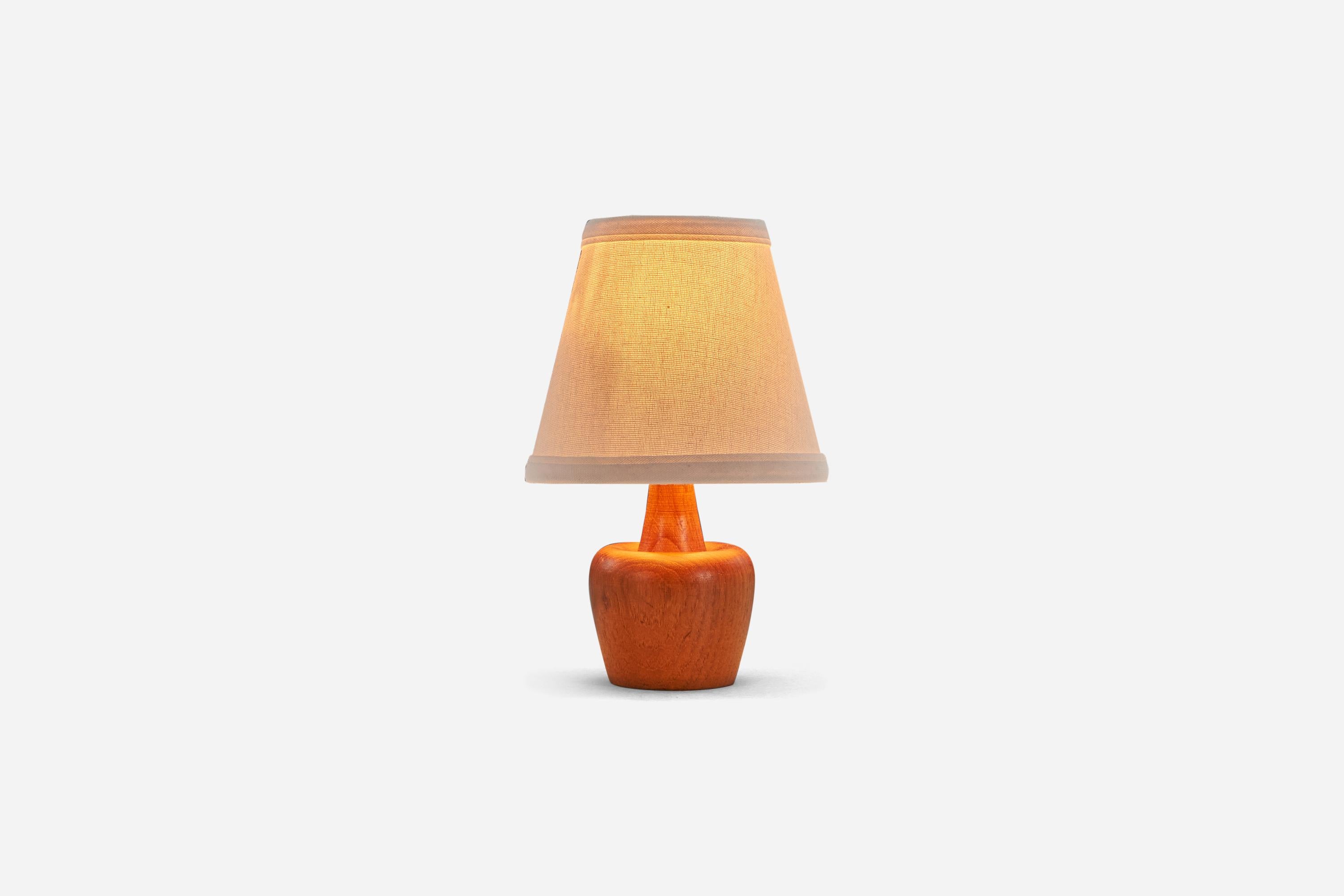 Swedish Designer, Table Lamp, Teak, Sweden, C. 1950s In Good Condition For Sale In High Point, NC