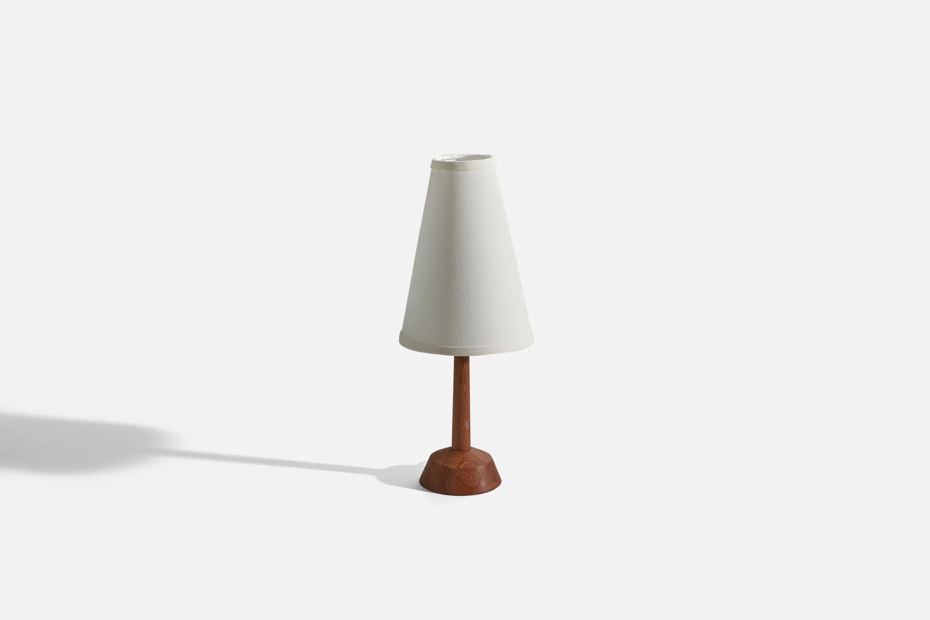 Swedish Designer, Table Lamp, Teak, Sweden, c. 1950s In Good Condition In High Point, NC