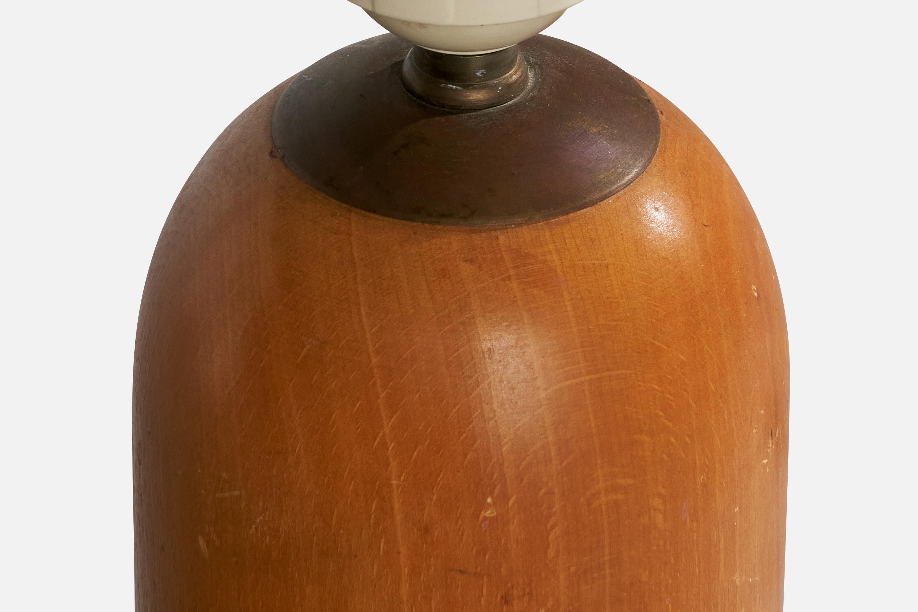 Suédois Designer suédois, lampe de bureau, bois, laiton, Suède, années 1940 en vente