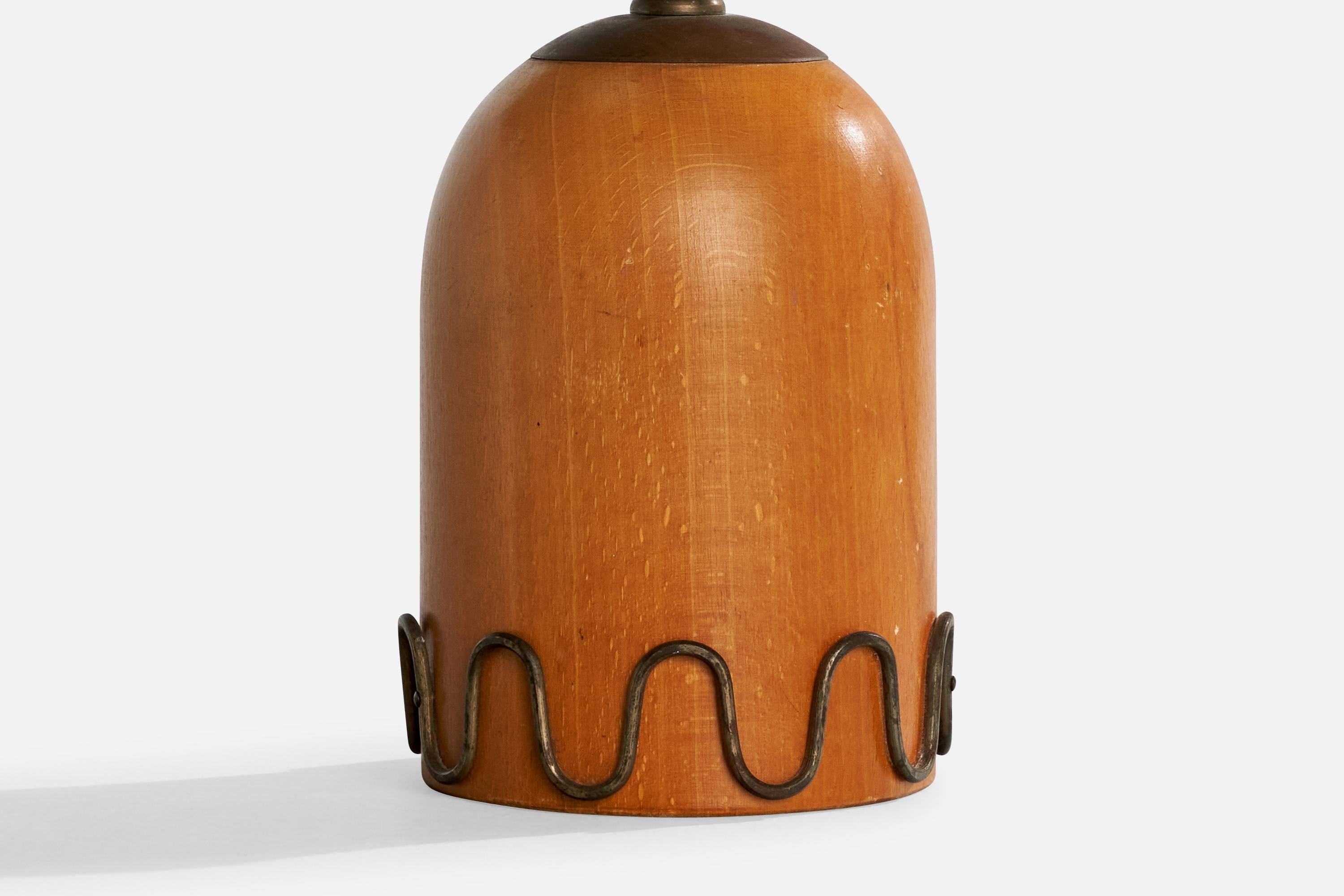 Designer suédois, lampe de bureau, bois, laiton, Suède, années 1940 Bon état - En vente à High Point, NC
