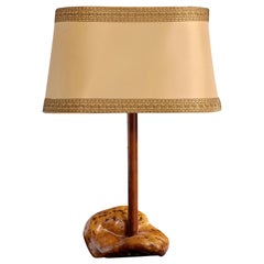 Diseñador sueco, lámpara de mesa, madera, nudo, tela, Suecia, años 50