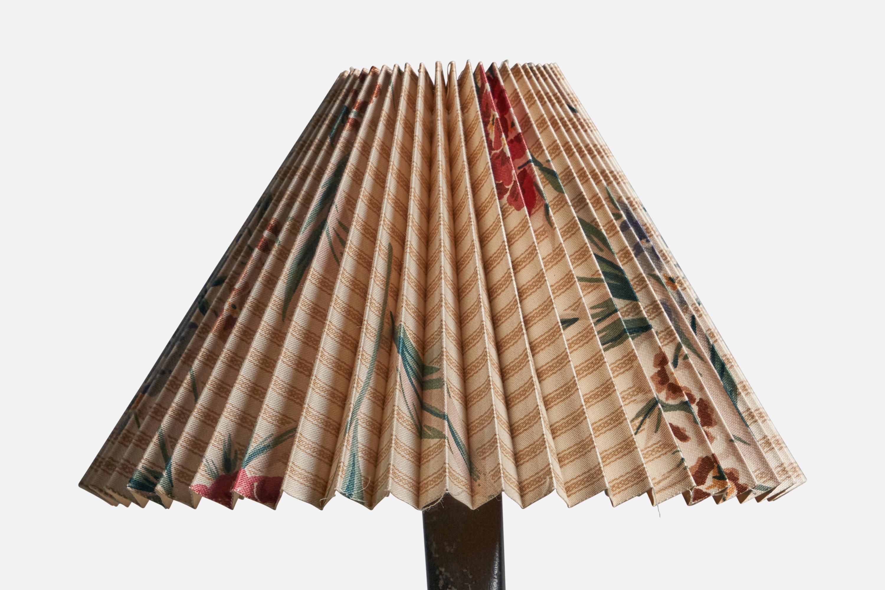 Swedish Designer, Table Lamp, Wood, Paper, Sweden, 1950s In Good Condition For Sale In High Point, NC